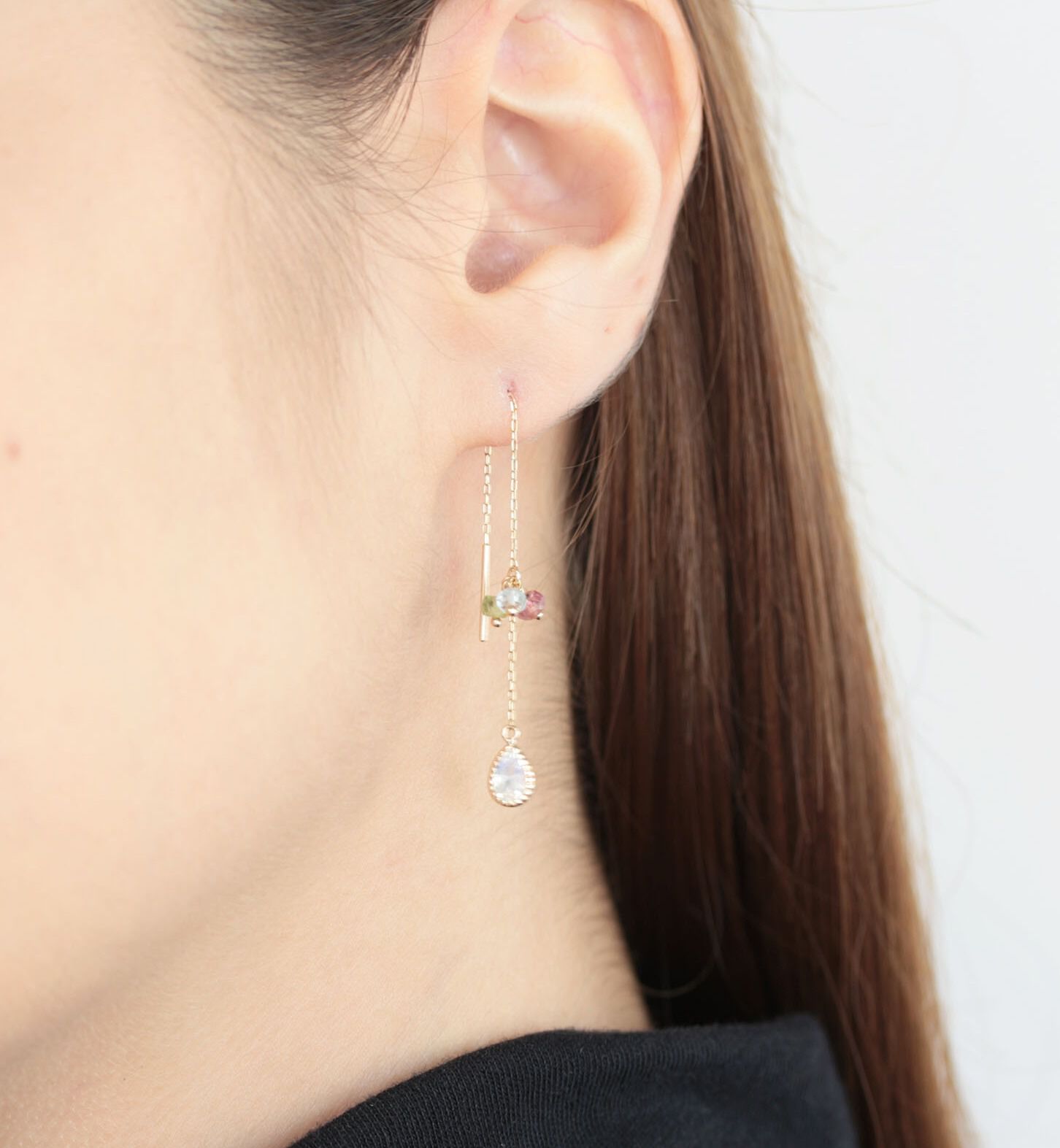  「ロイヤルブルームーンストーン / マルチカラーストーン ロング ピアス | K10YG」|ピアス|