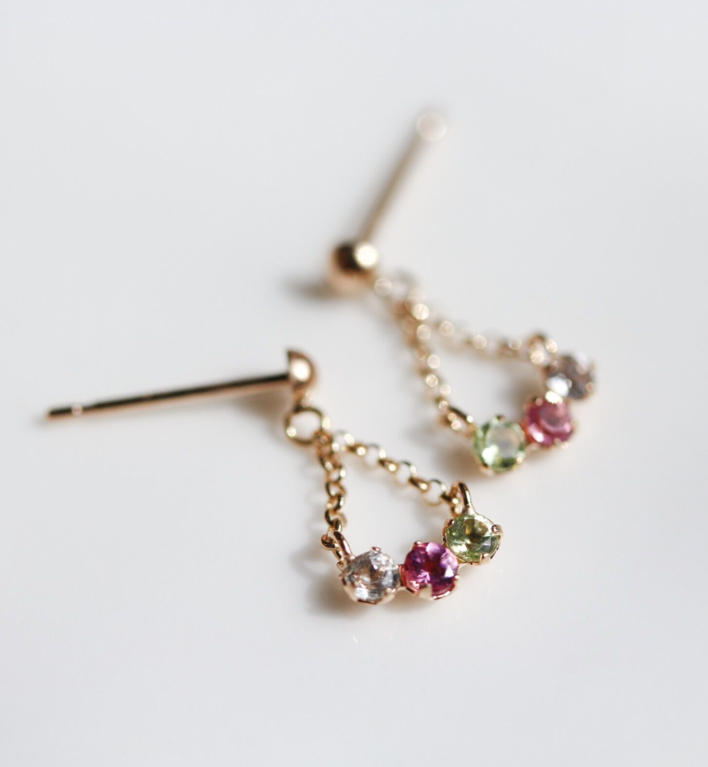  「マルチカラーストーン ピアス | K10YG」|ピアス|