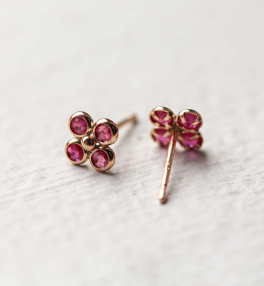  「ルビー フラワー ピアス | K10YG」|ピアス|