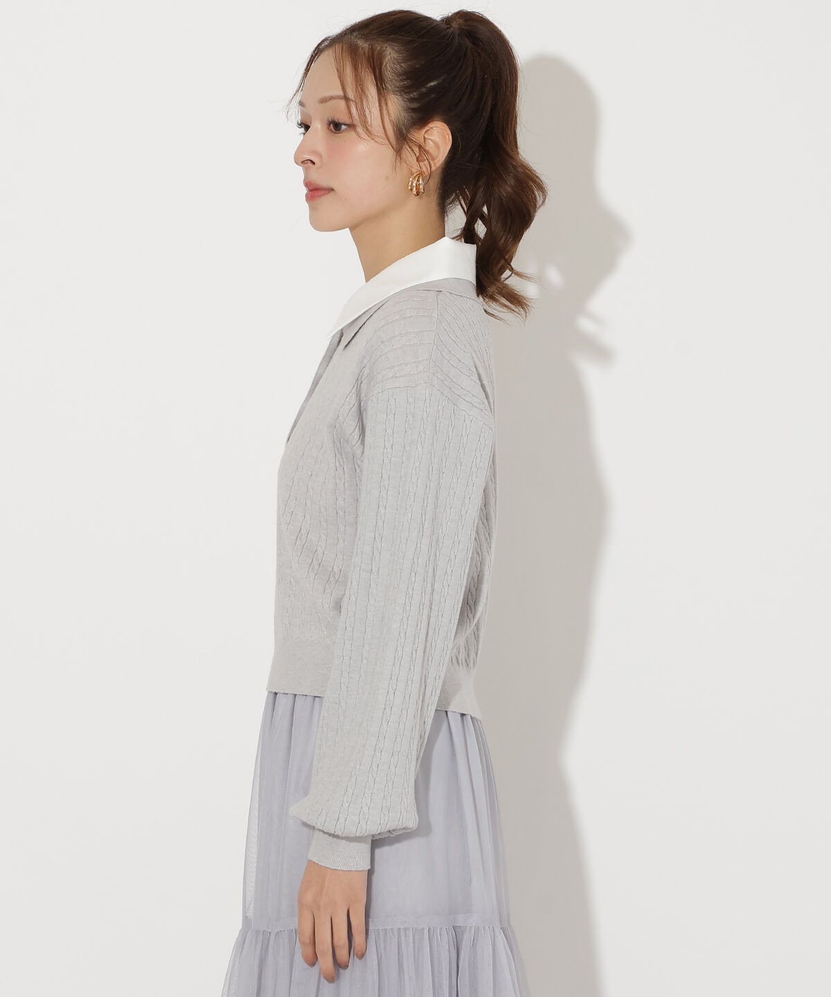 アンドクチュール「シャツ襟ケーブルニット」|ニット・セーター|