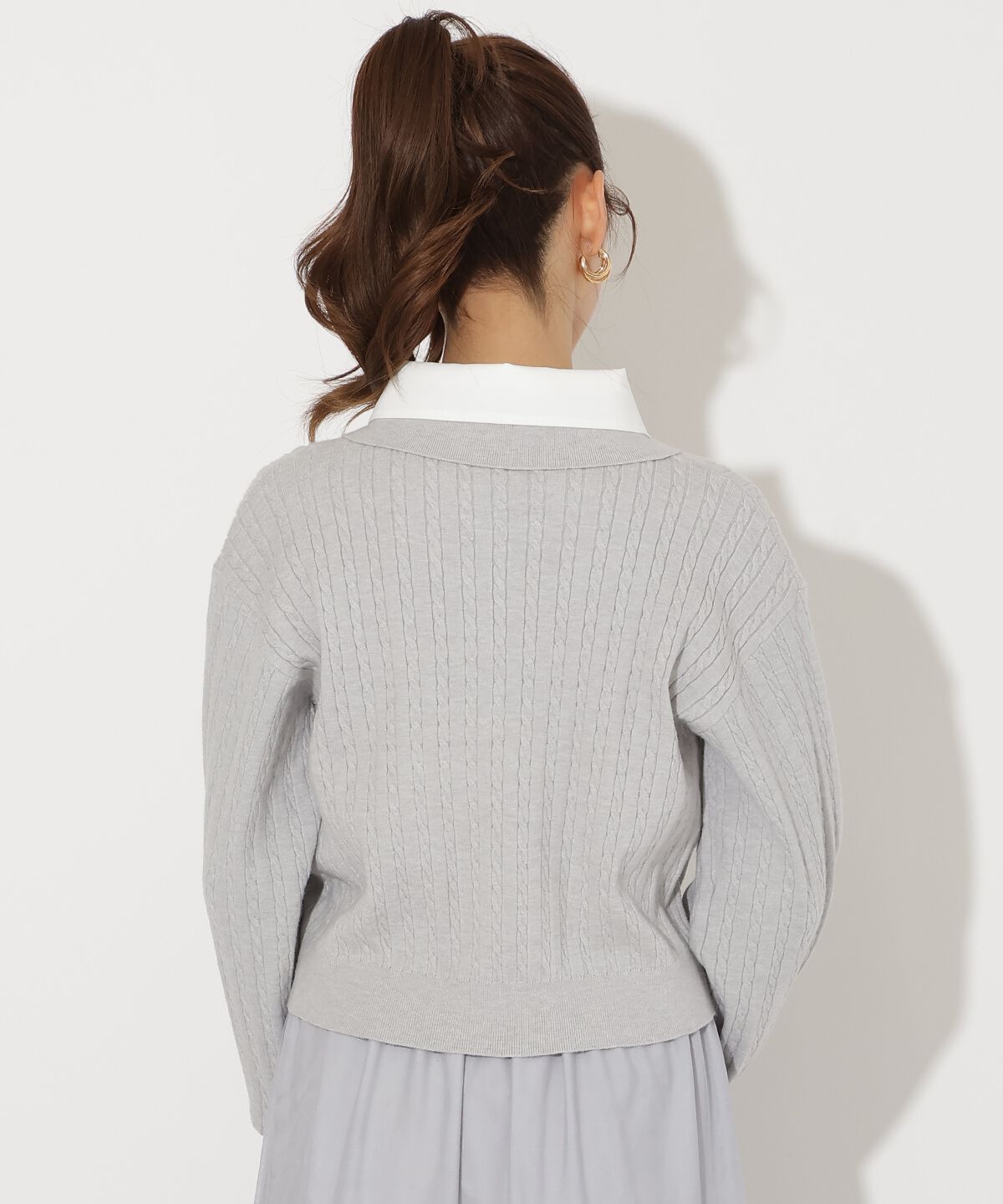 アンドクチュール「シャツ襟ケーブルニット」|ニット・セーター|