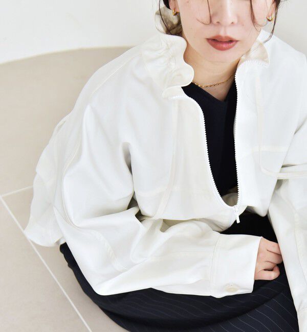 quaranciel「quaranciel:〈手洗い可能〉ギャザー スタンドカラー ドロスト ショート ブルゾン」|ブルゾン・スタジャン|ホワイト
