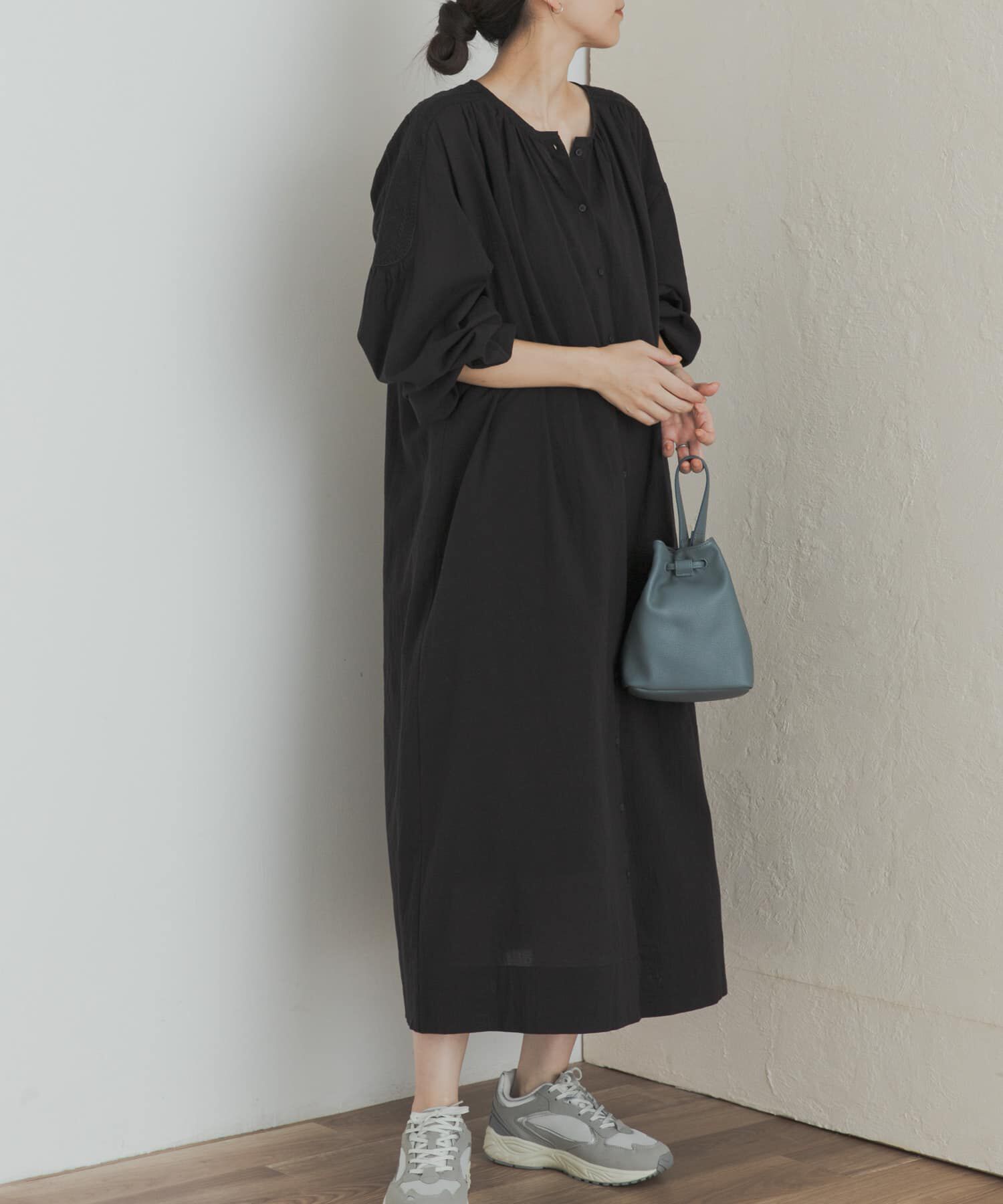 URBAN RESEARCH DOORS「エンブロイダリーギャザーワンピース」|ワンピース|