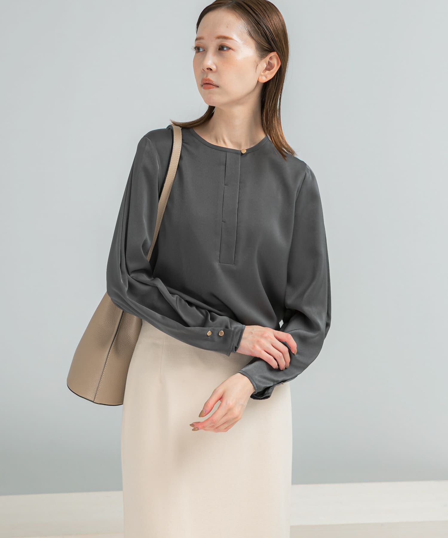 URBAN RESEARCH ROSSO「ピーチサテンデザインスリーブブラウス」|シャツ・ブラウス|チャコールグレー