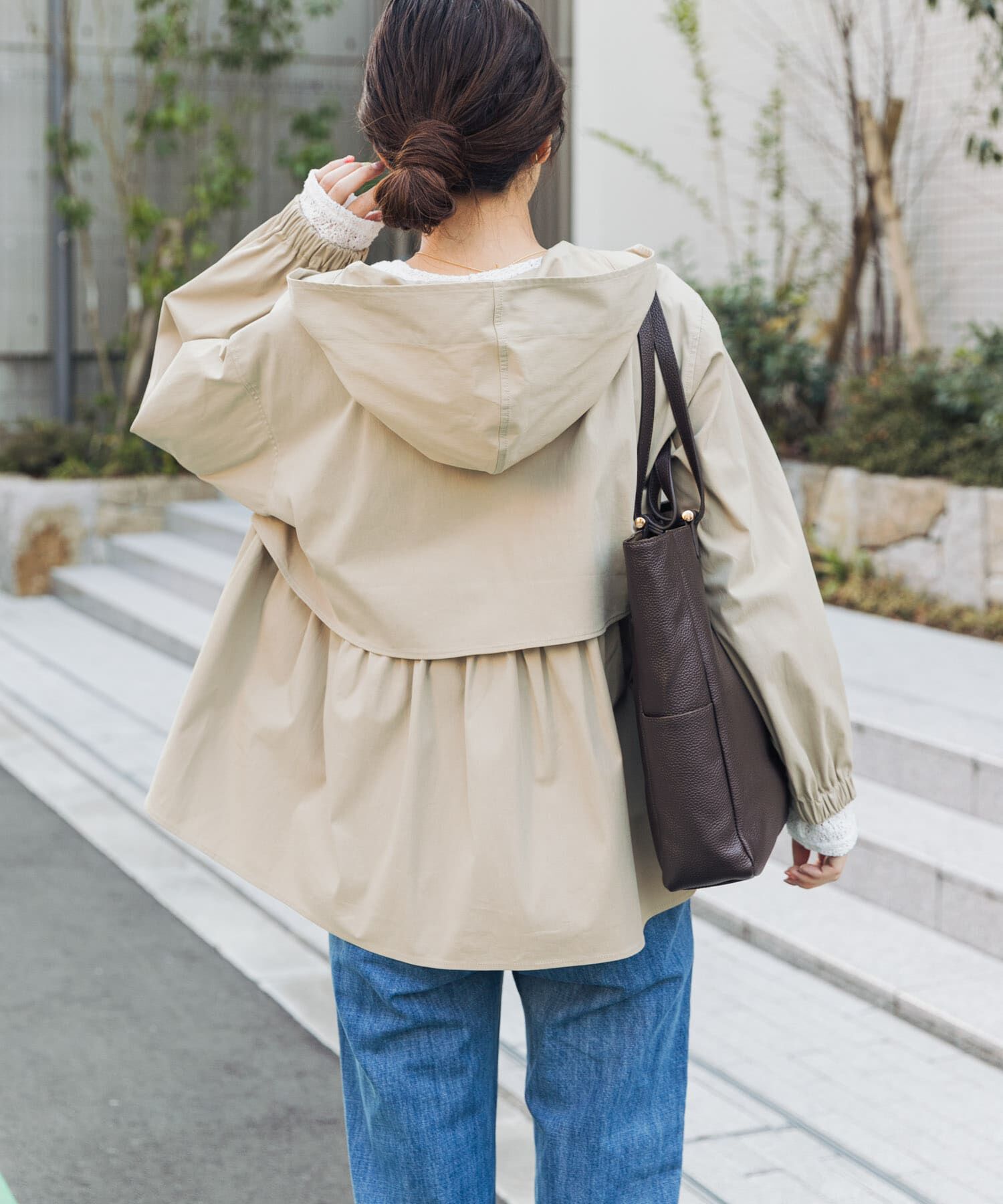 URBAN RESEARCH DOORS「撥水バックギャザーフードジャケット」|ノーカラーコート|ベージュ