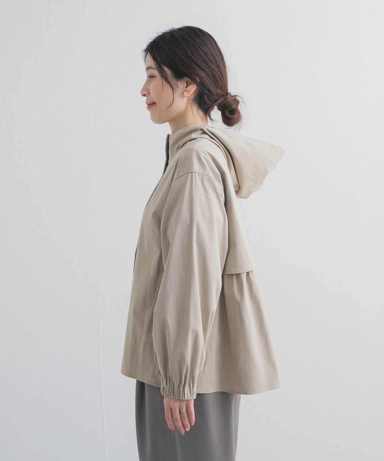 URBAN RESEARCH DOORS「撥水バックギャザーフードジャケット」|ノーカラーコート|