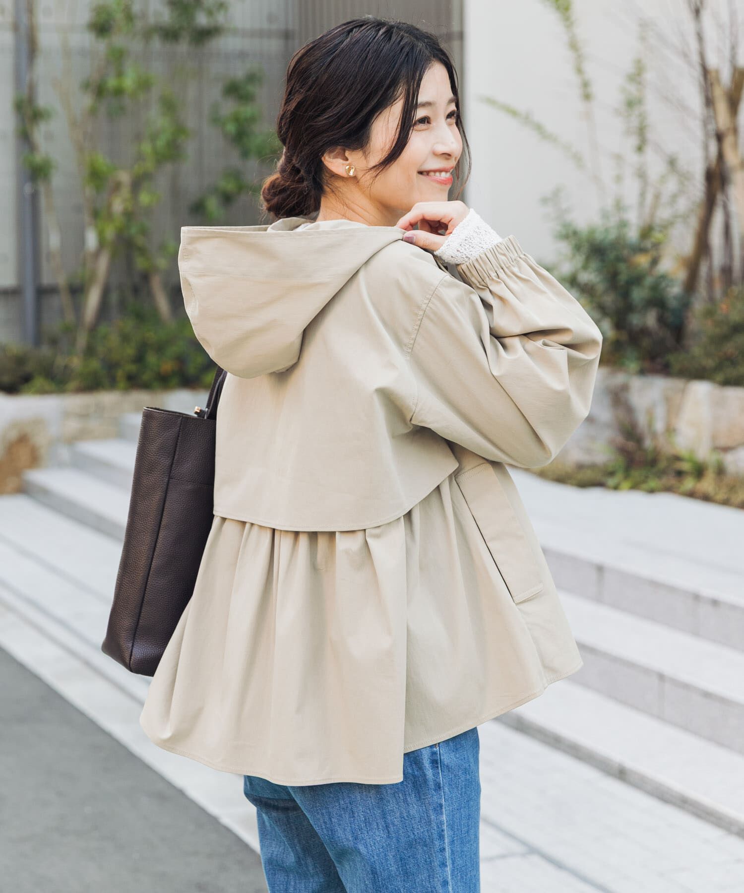 URBAN RESEARCH DOORS「撥水バックギャザーフードジャケット」|ノーカラーコート|