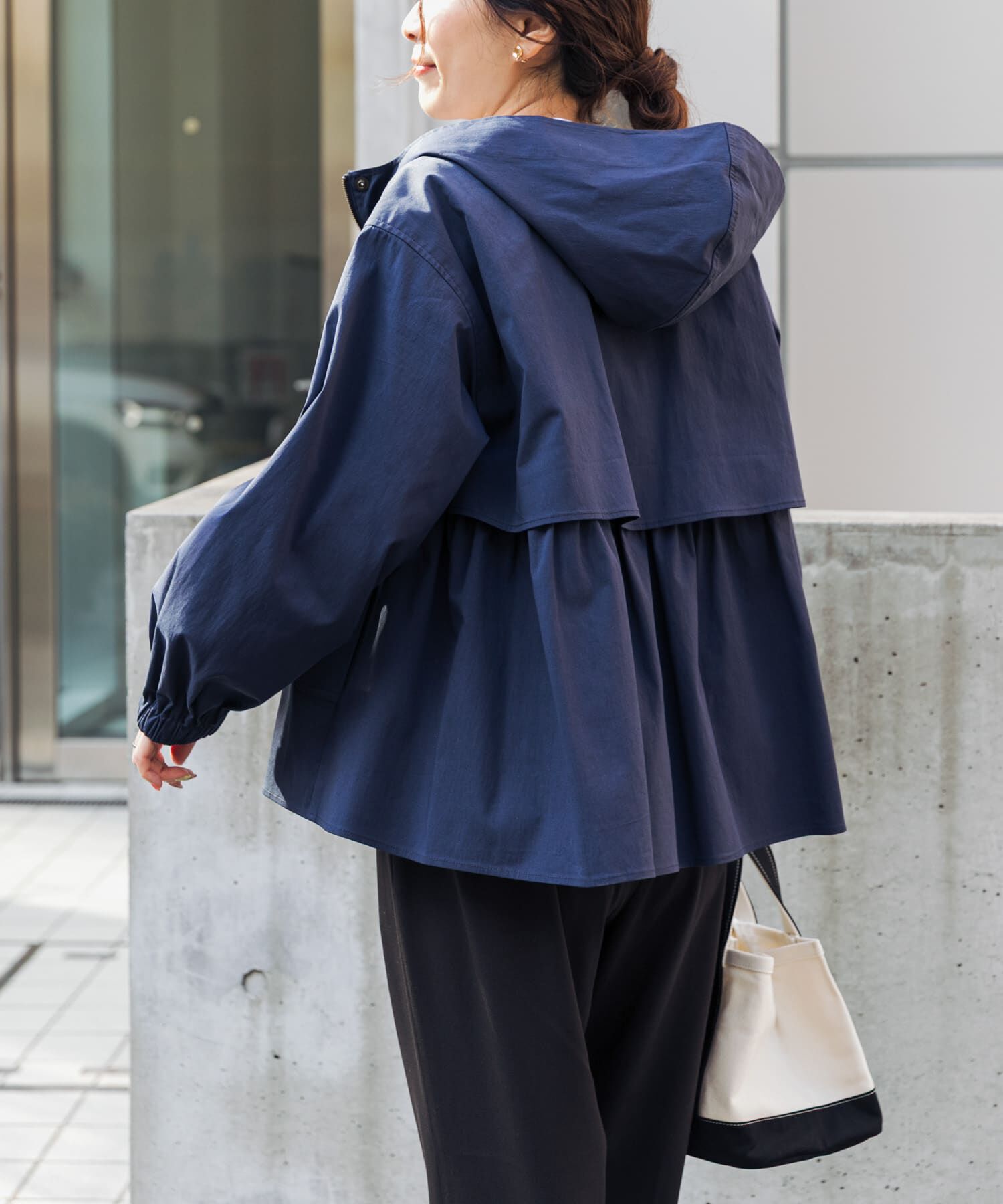 URBAN RESEARCH DOORS「撥水バックギャザーフードジャケット」|ノーカラーコート|