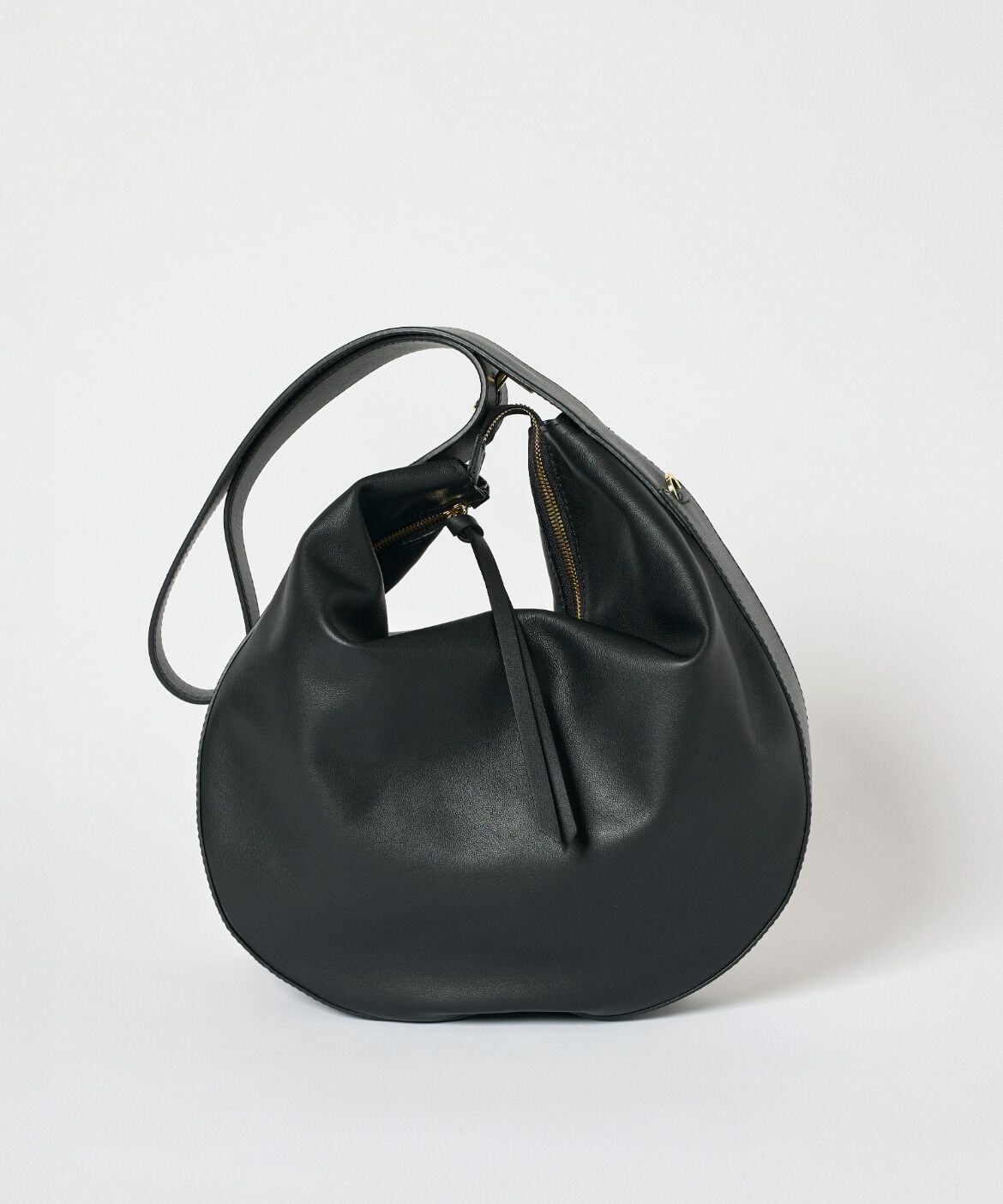 INED「《SUPERIOR CLOSET》ソフトレザーラウンドバッグ《LORISTELLA》」|ショルダー・メッセンジャー|ブラック