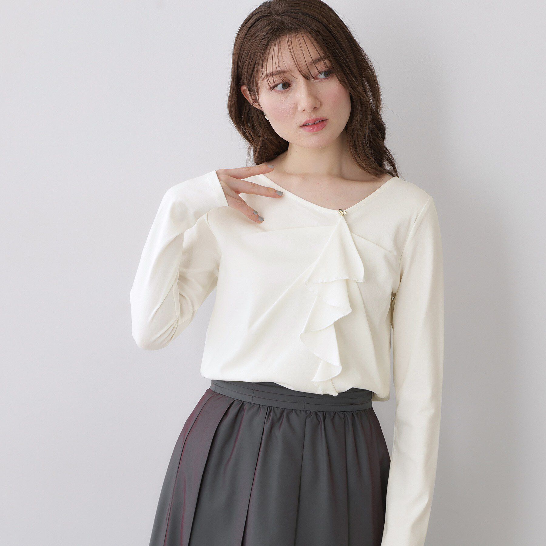 index「アシメラッフルフリルトップス【洗濯機OK】」|Tシャツ・カットソー|オフホワイト(003