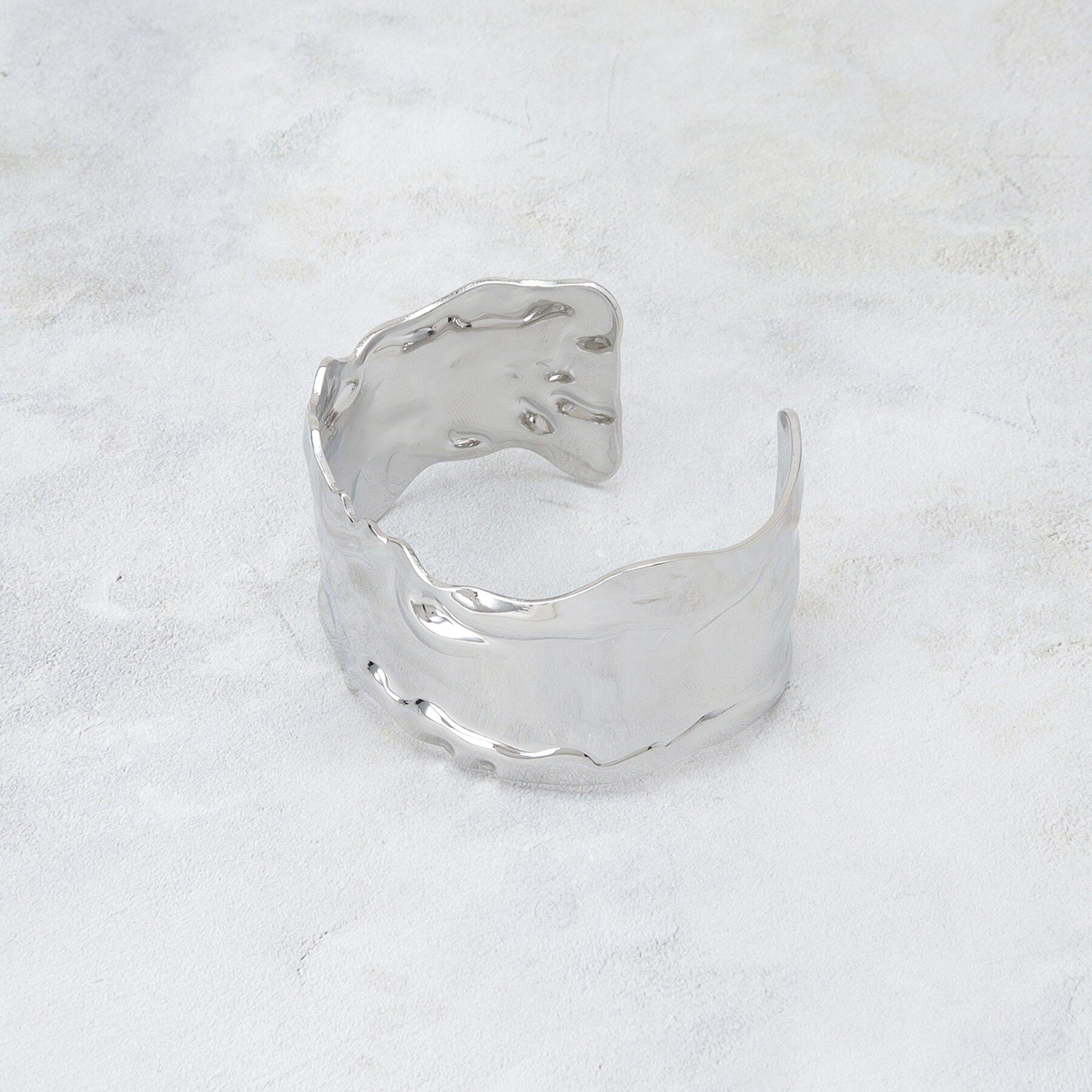 OPAQUE.CLIP「ニュアンスエンボス ワイドバングル」|ブレスレット・バングル|シルバー(006)