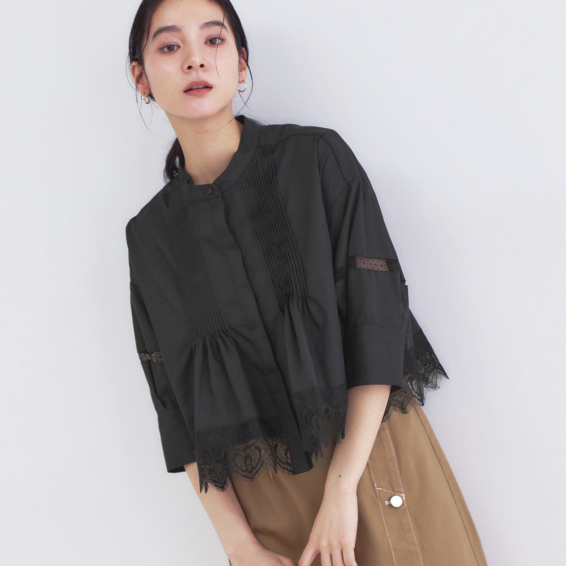 OPAQUE.CLIP「裾レース使いピンタックショートシャツ【洗濯機OK】」|シャツ・ブラウス|ブラック(019)