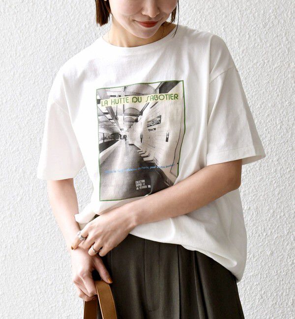 SHIPS any「《予約》【SHIPS any別注】La Hutte:〈洗濯機可能〉デザイン ロゴ プリント TEE 26SS」|Tシャツ・カットソー|