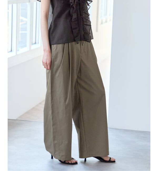 U by SPICK&SPAN「《追加予約》ルーズタックチノパンツ」|チノ|