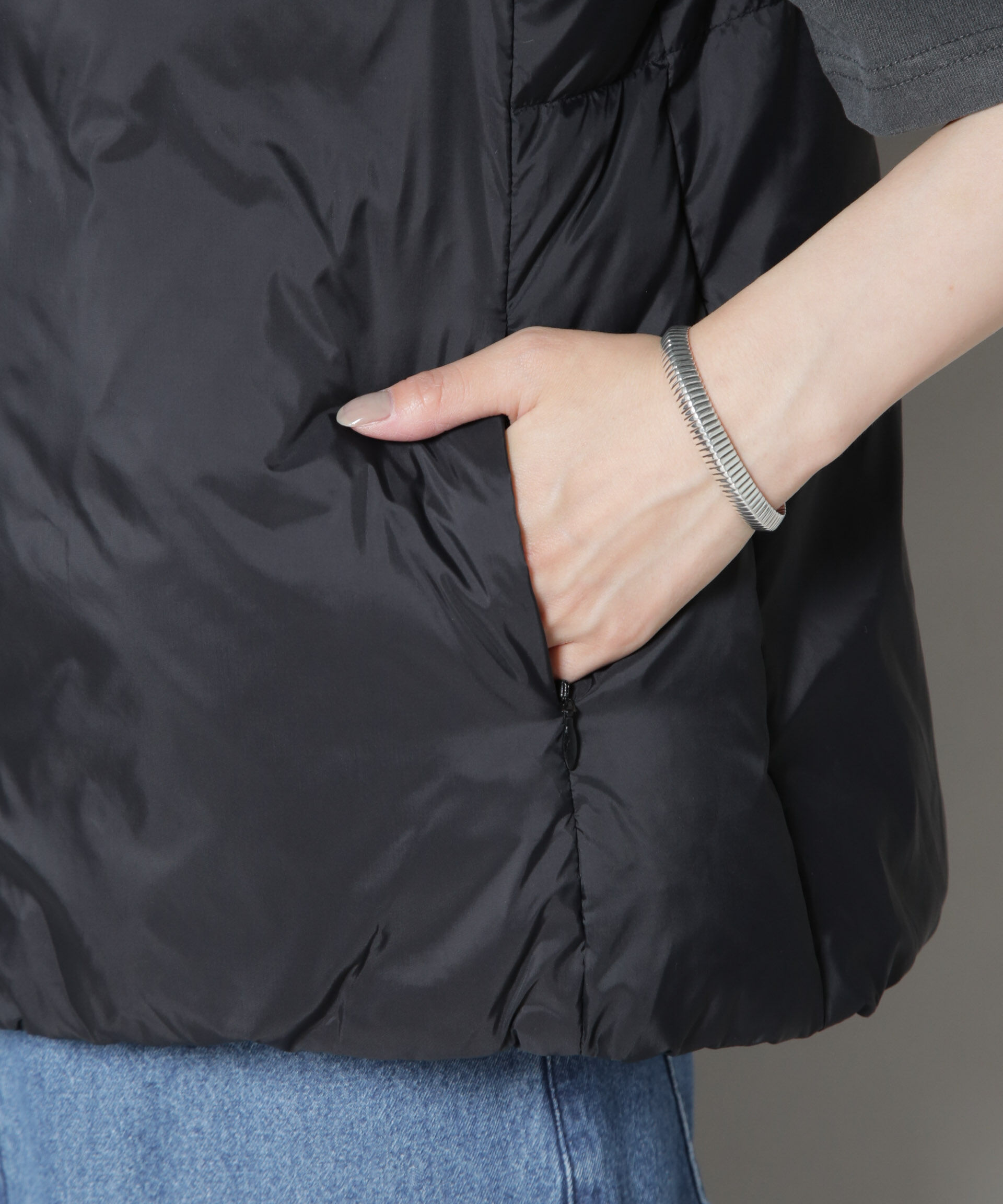 nano･universe「撥水加工ライトダウン　フードジップアップベスト」|ダウン|