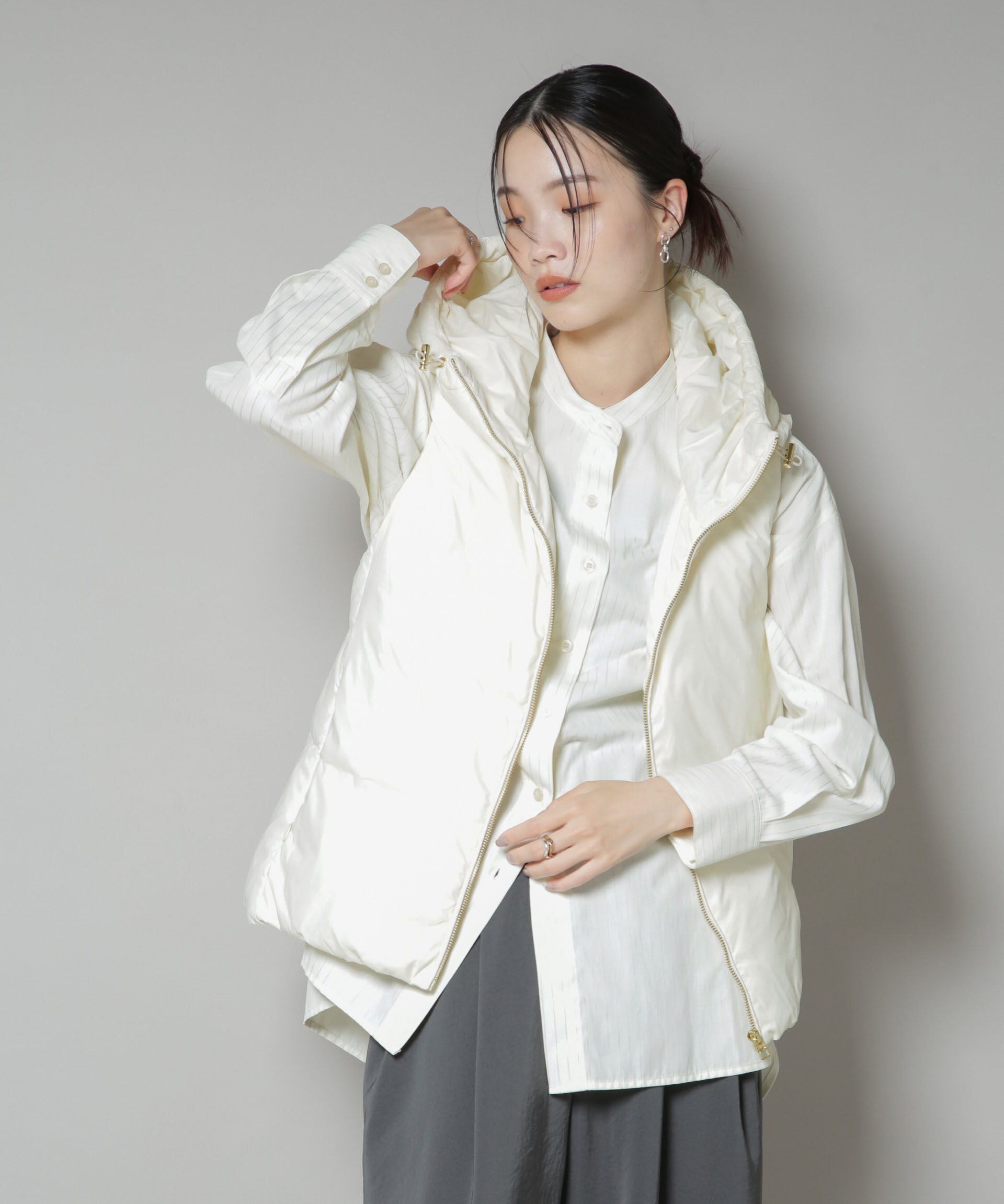 nano･universe「撥水加工ライトダウン　フードジップアップベスト」|ダウン|