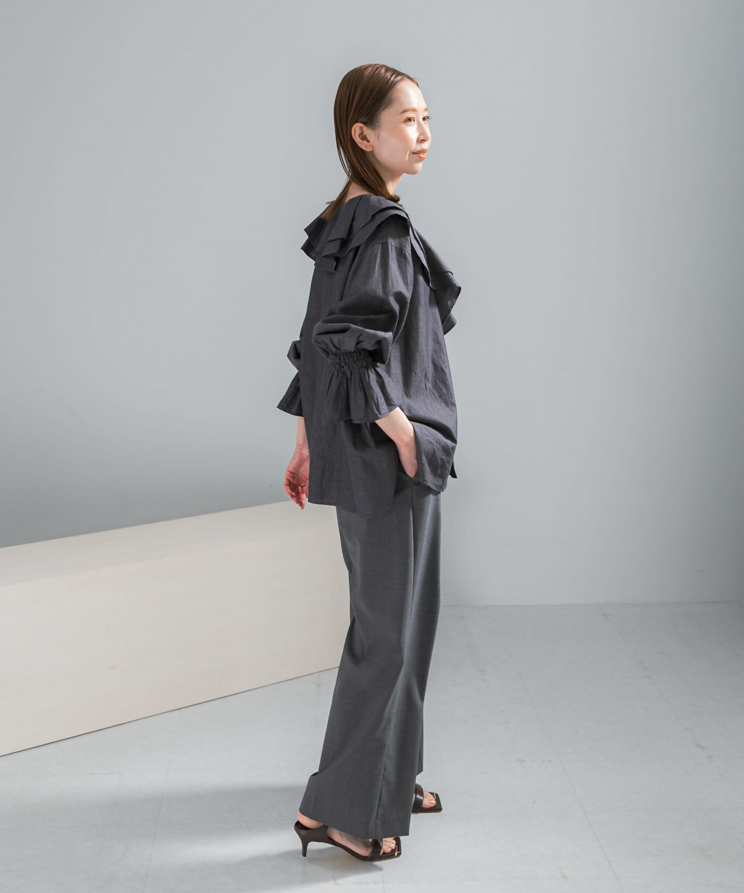 URBAN RESEARCH ROSSO「Vネックラッフルシアーデニムブラウス」|シャツ・ブラウス|