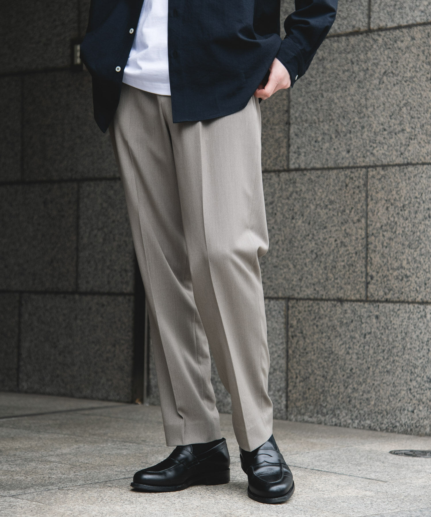 URBAN RESEARCH DOORS「『UR TECH』完声 テーパードトラウザー」|その他|ベージュ系その他