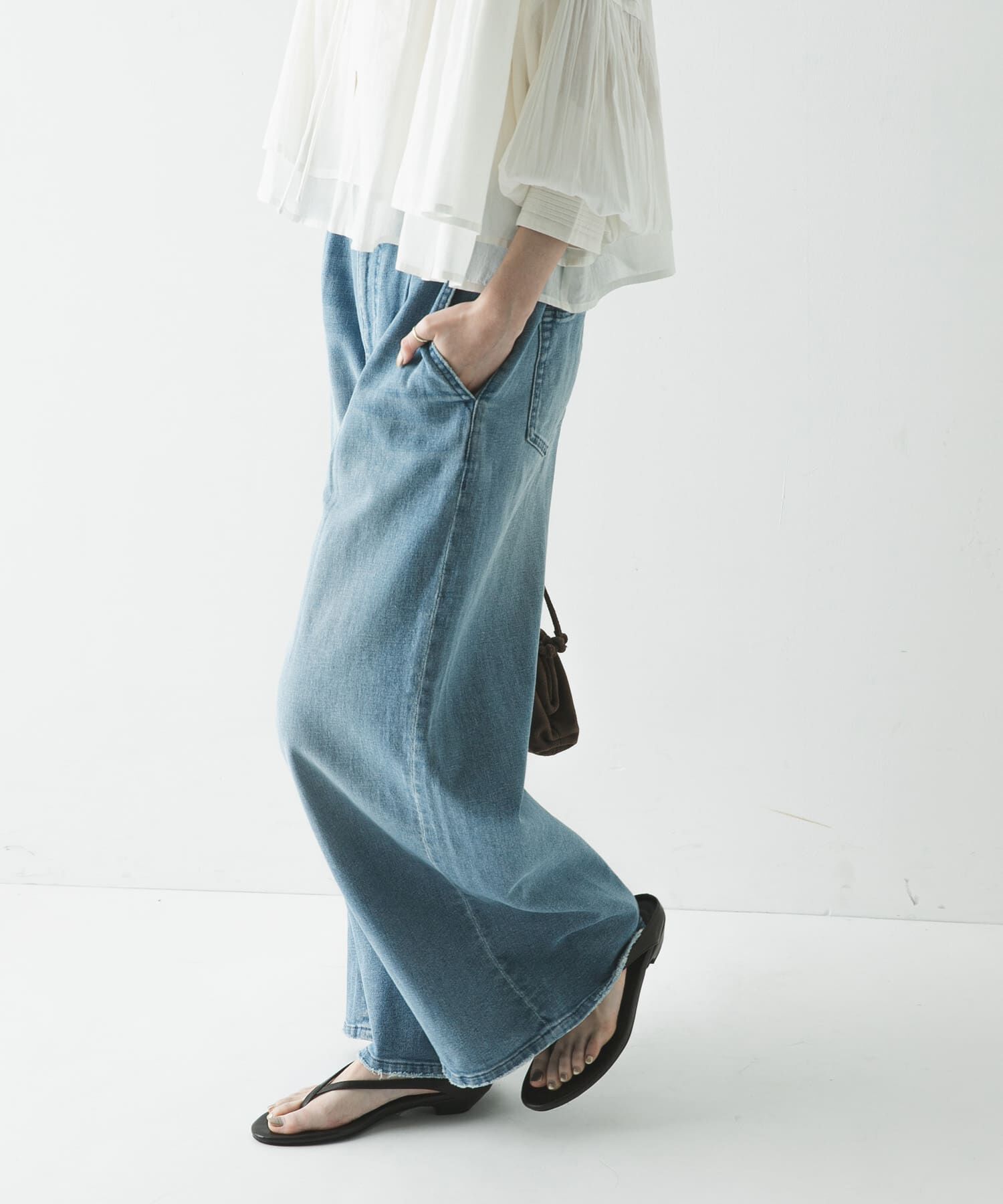 URBAN RESEARCH「『3サイズ展開』綿麻デニムイージーパンツ」|デニム|