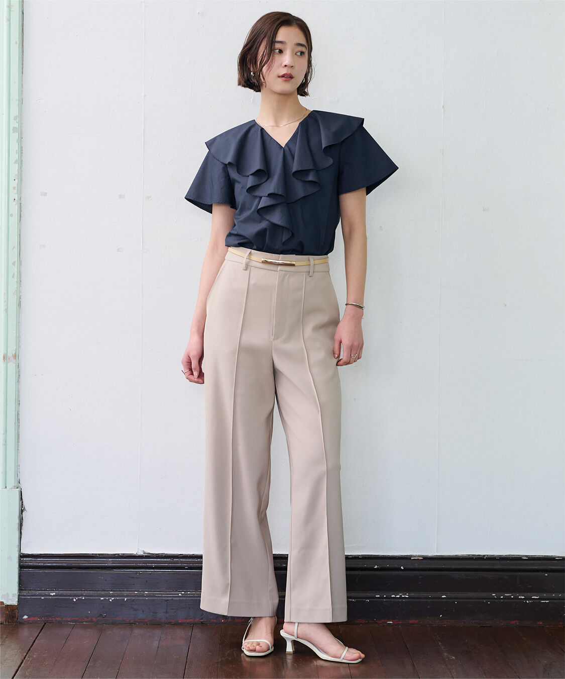 ur's「フリルVネックブラウス」|シャツ・ブラウス|