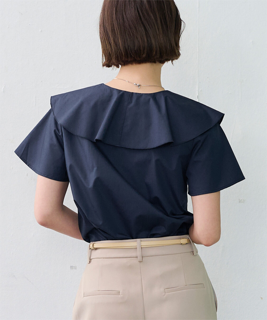 ur's「フリルVネックブラウス」|シャツ・ブラウス|