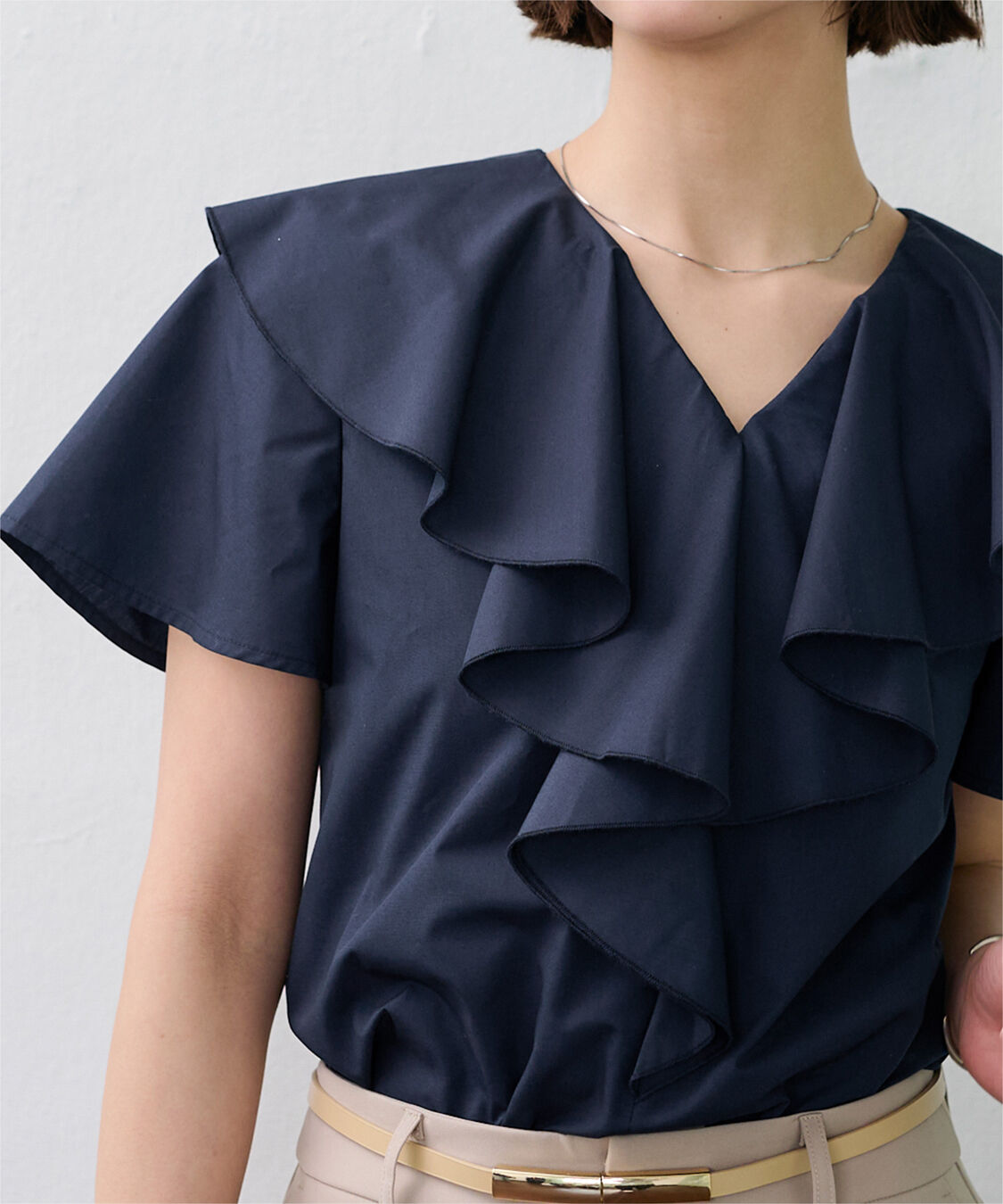 ur's「フリルVネックブラウス」|シャツ・ブラウス|