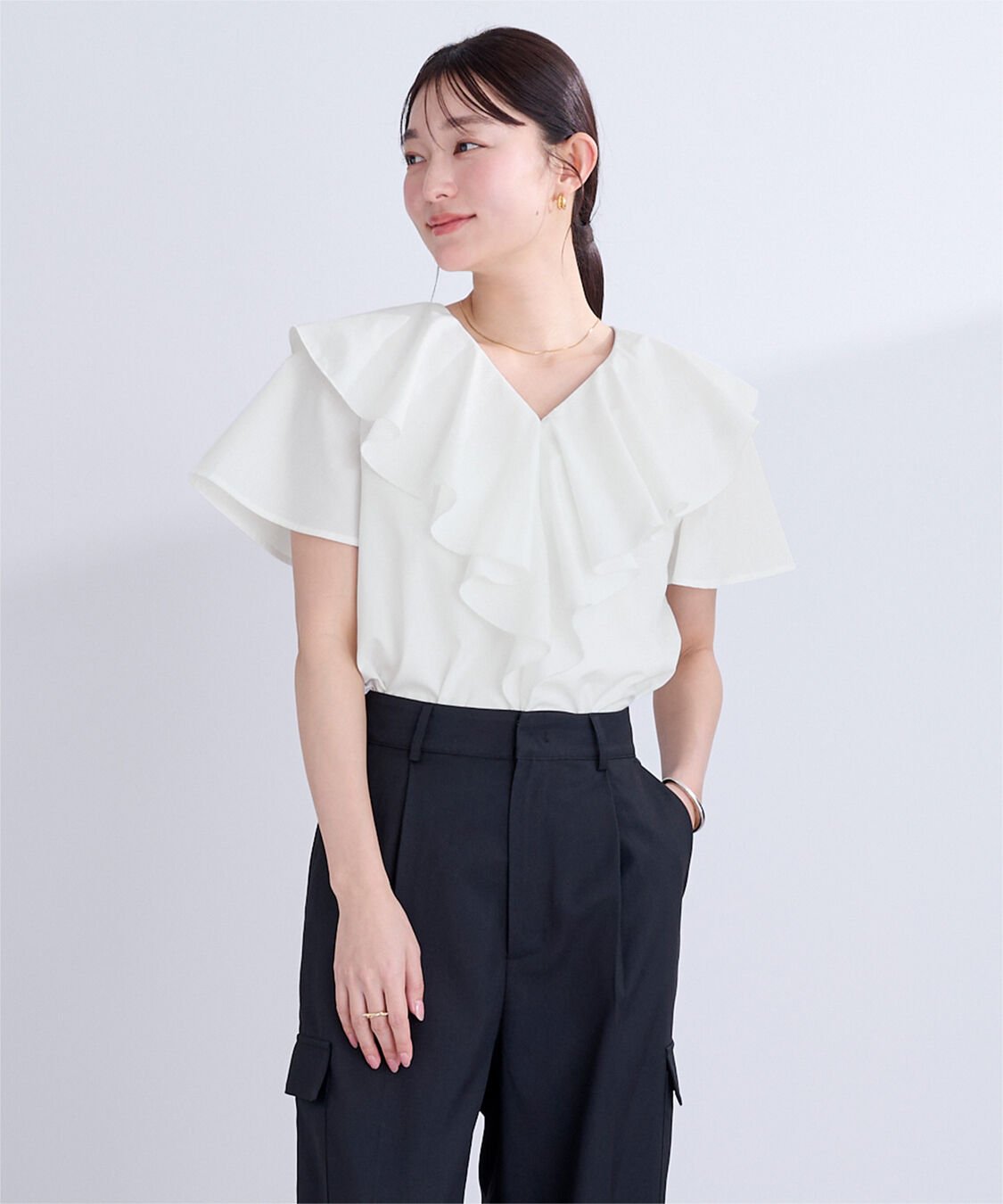 ur's「フリルVネックブラウス」|シャツ・ブラウス|