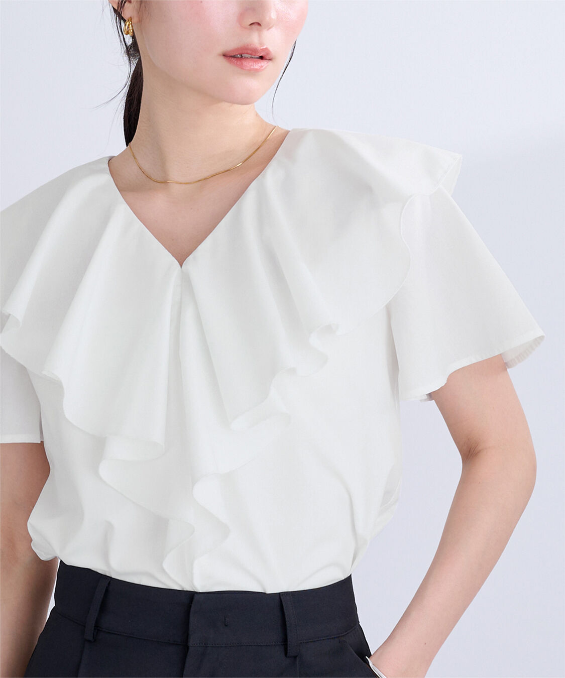 ur's「フリルVネックブラウス」|シャツ・ブラウス|