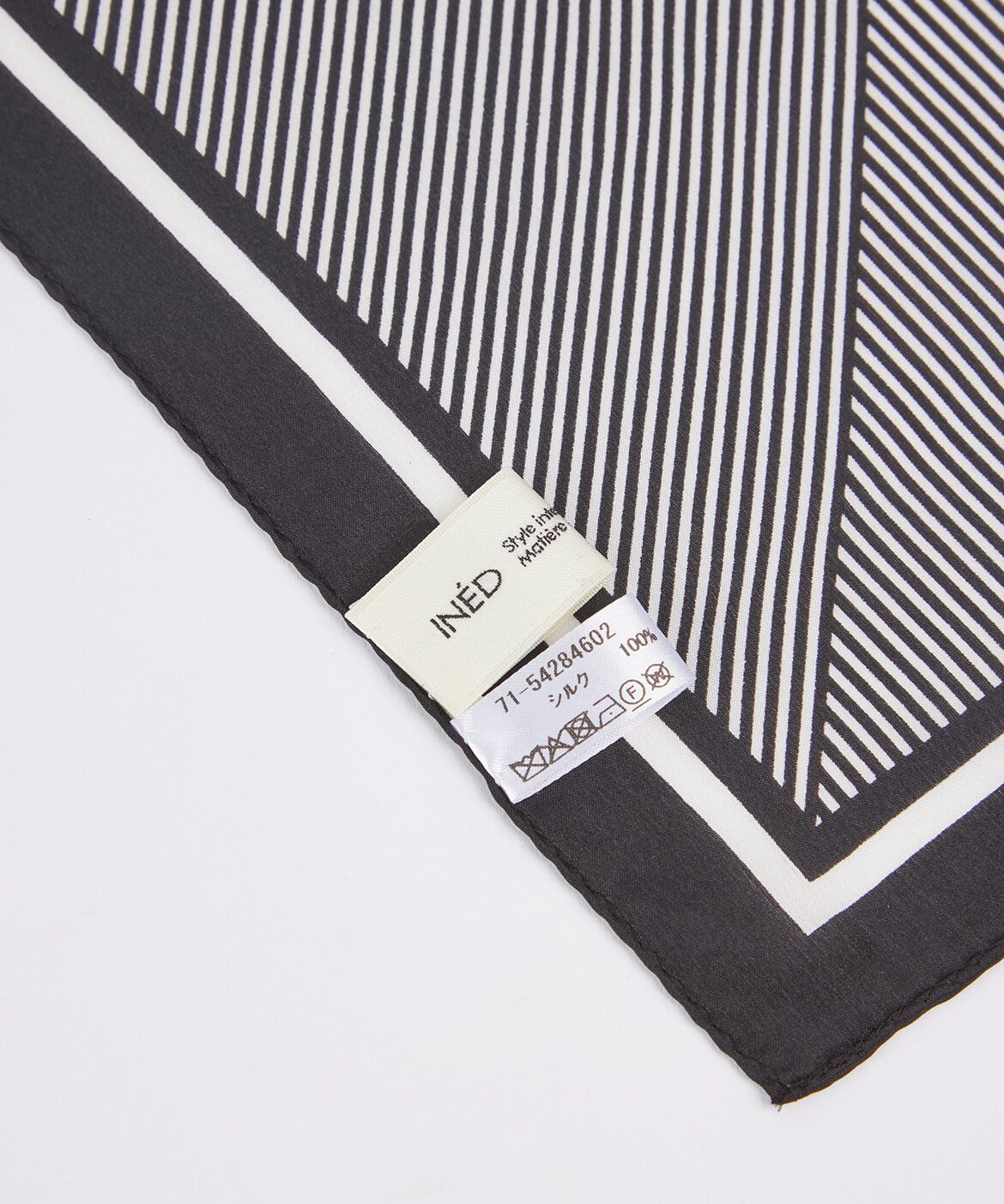 INED「モノトーン柄シルク100%スカーフ」|ストール|