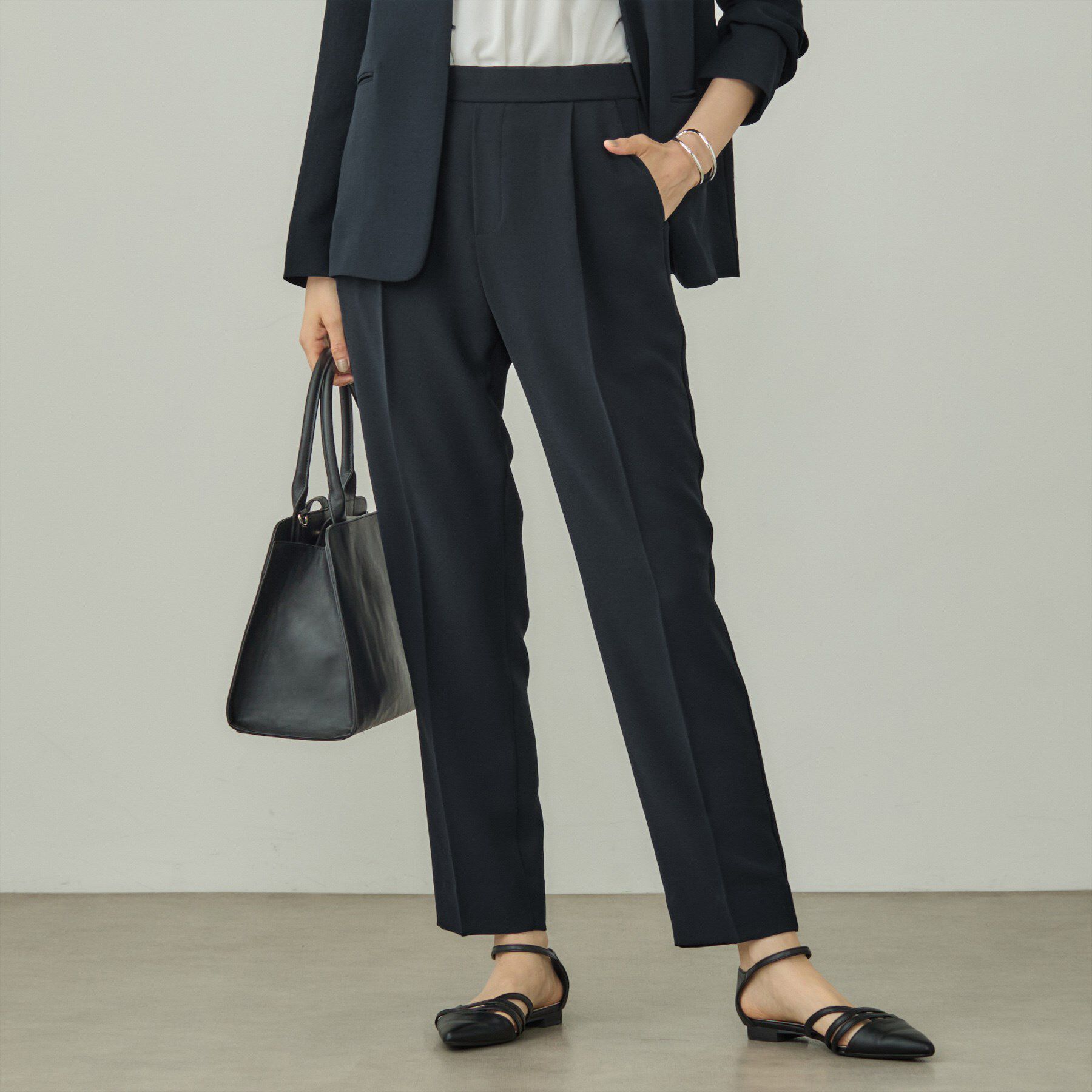 INDIVI「【洗える／UVケア】テーパードパンツ」|スーツ|ネイビー(094)