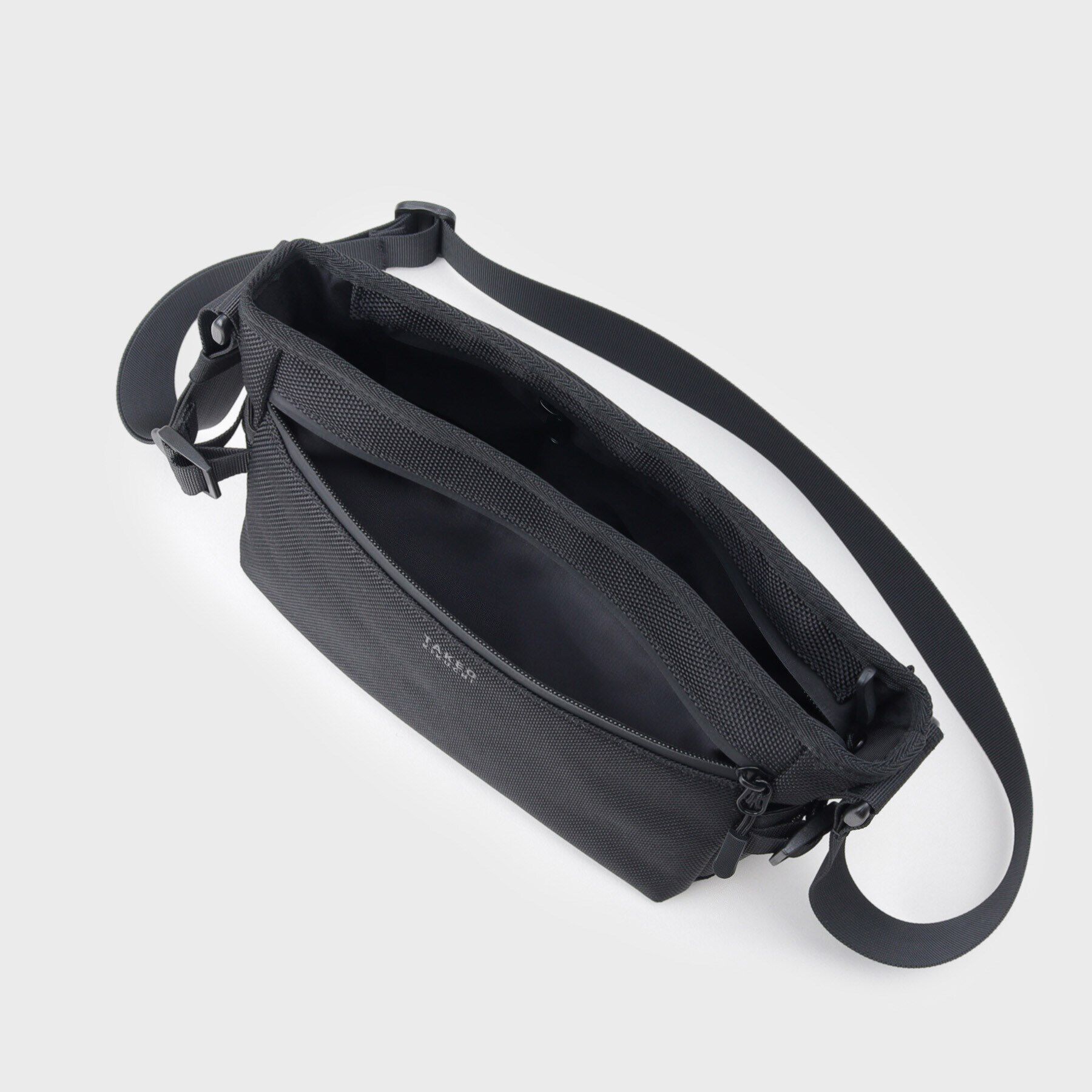 TAKEO KIKUCHI「ラージキャパシティ― デイリーショルダーバッグ」|ショルダー・メッセンジャー|