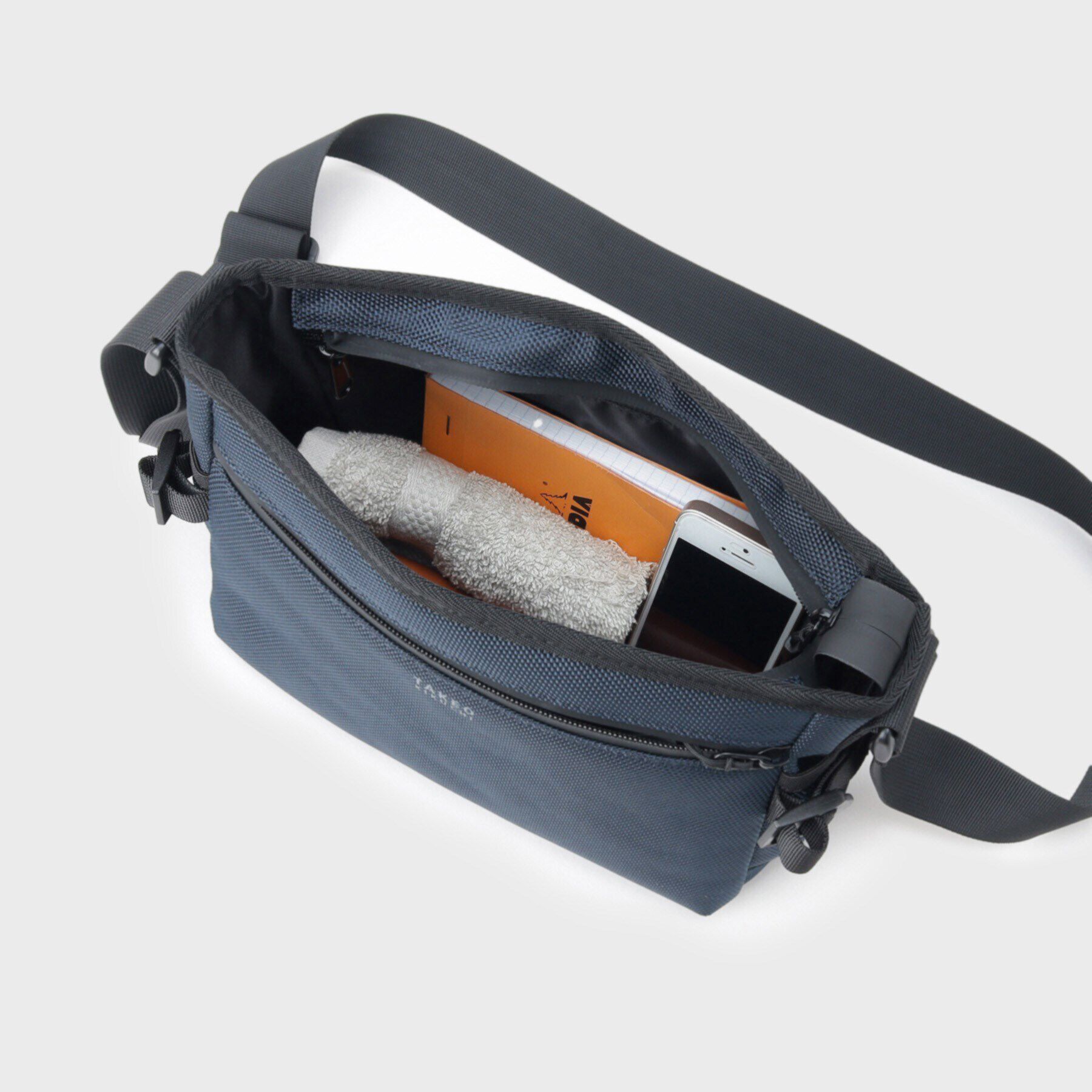 TAKEO KIKUCHI「ラージキャパシティ― デイリーショルダーバッグ」|ショルダー・メッセンジャー|