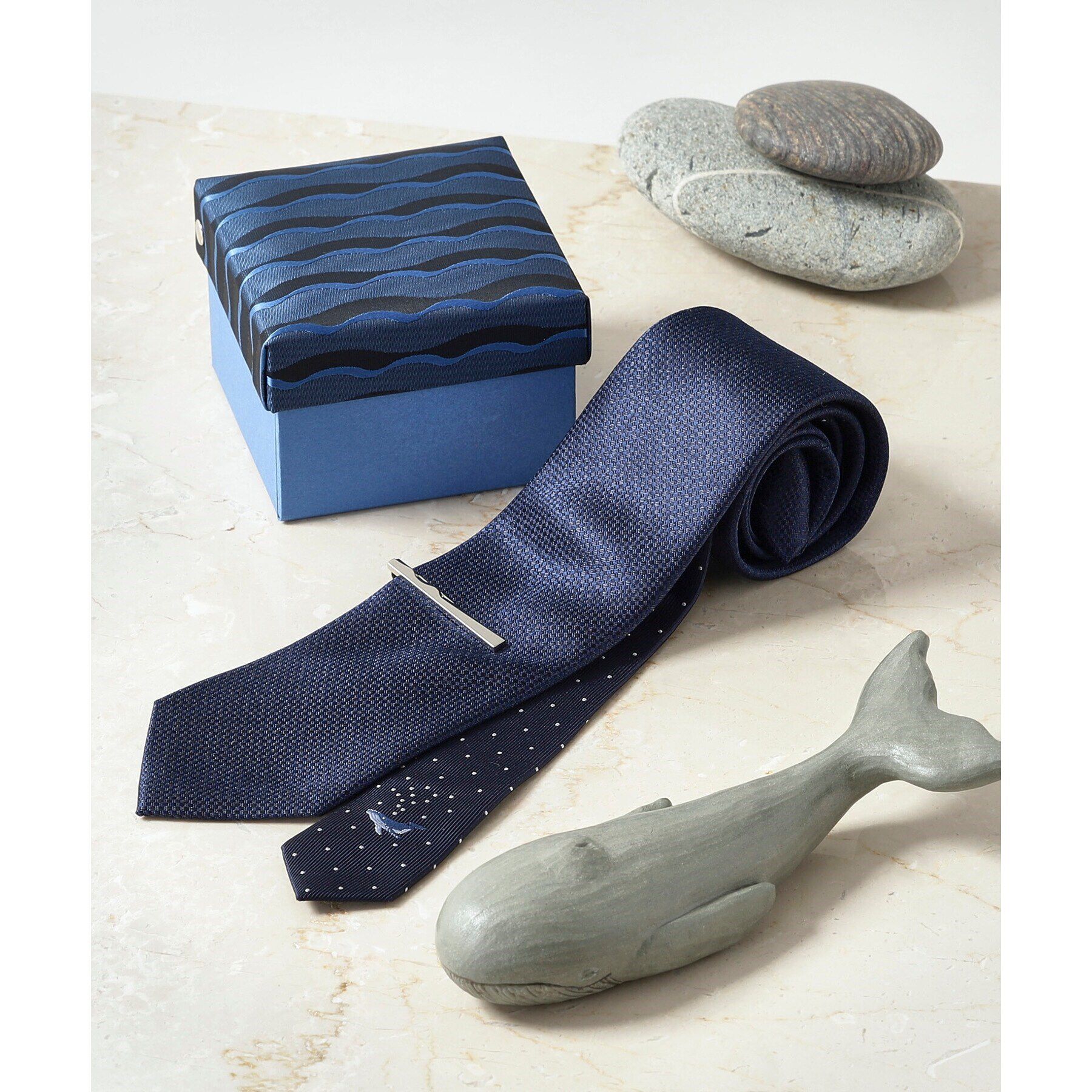 TAKEO KIKUCHI「【BOXセット】Sea Creatures ネクタイ＆タイバー」|ネクタイ・蝶ネクタイ|ネイビーソリッド・ク