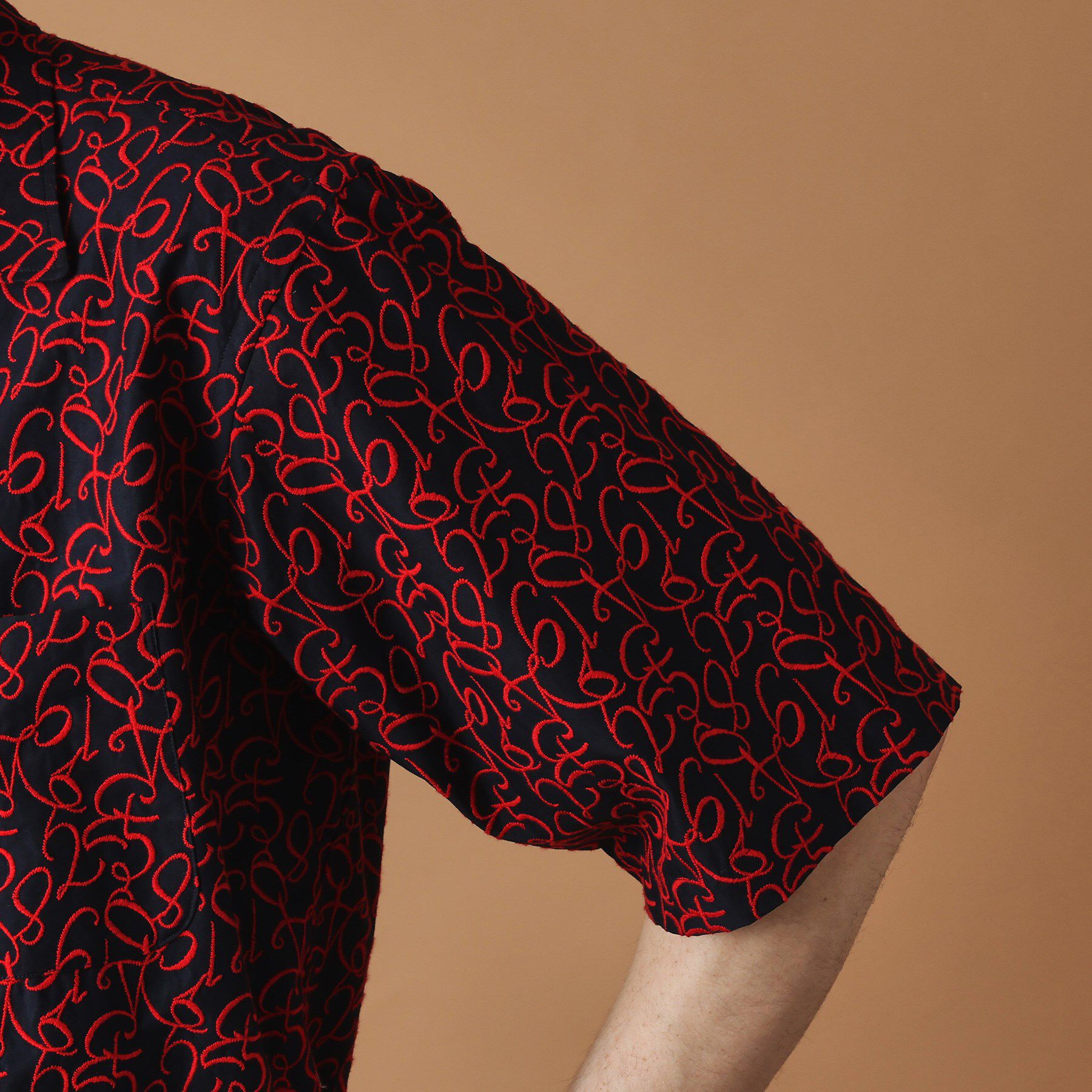 40CARATS&525「数字エンブロイダリー半袖シャツ」|シャツ・ブラウス|