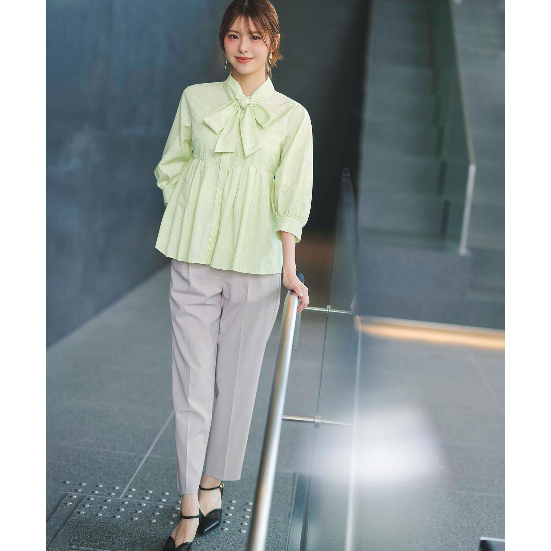 index「2WAYペプラムブラウス/ボウタイ取り外し可【洗濯機OK/イージーアイロン/防シワ】《XS～LL/8」|シャツ・ブラウス|