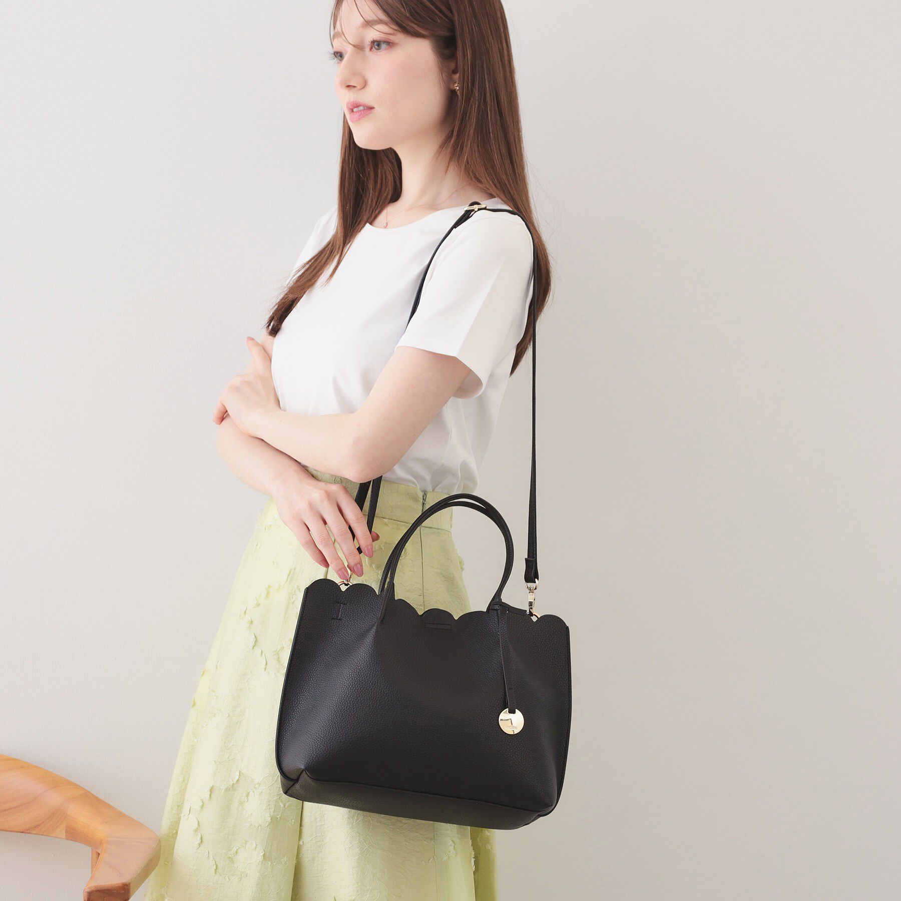 index「【2WAY】軽量合皮スカラップデザインミドルトートバッグ」|トートバッグ|ブラック(019)