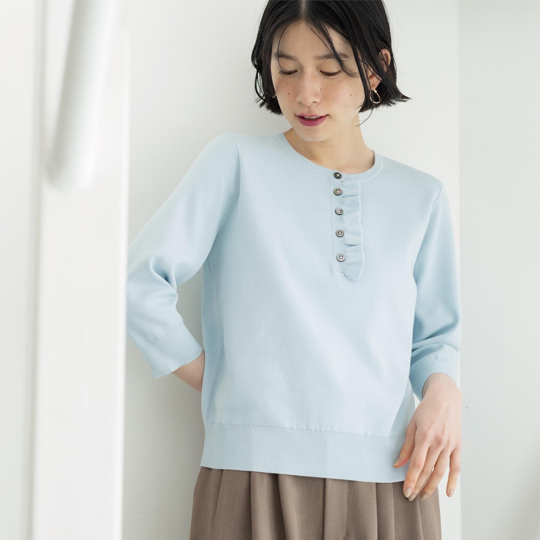 OPAQUE.CLIP「フリルヘンリーネックニット【洗濯機OK/抗ピル】」|ニット・セーター|ブルー(091)