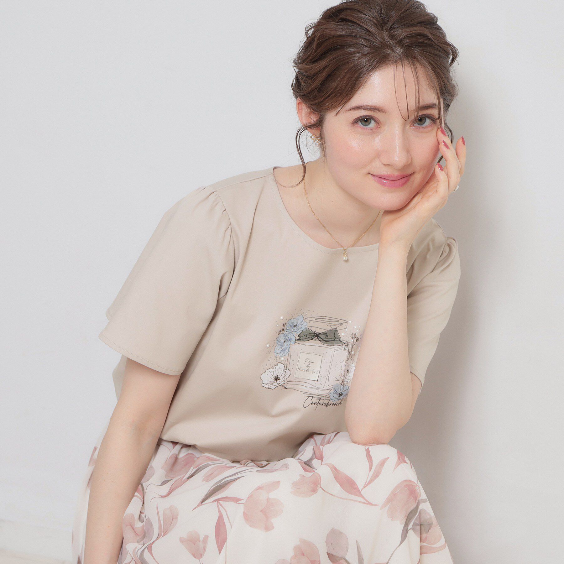 Couture broach「【接触冷感・UVカット】パフュームプリントTシャツ」|Tシャツ・カットソー|ライトベージュ(05