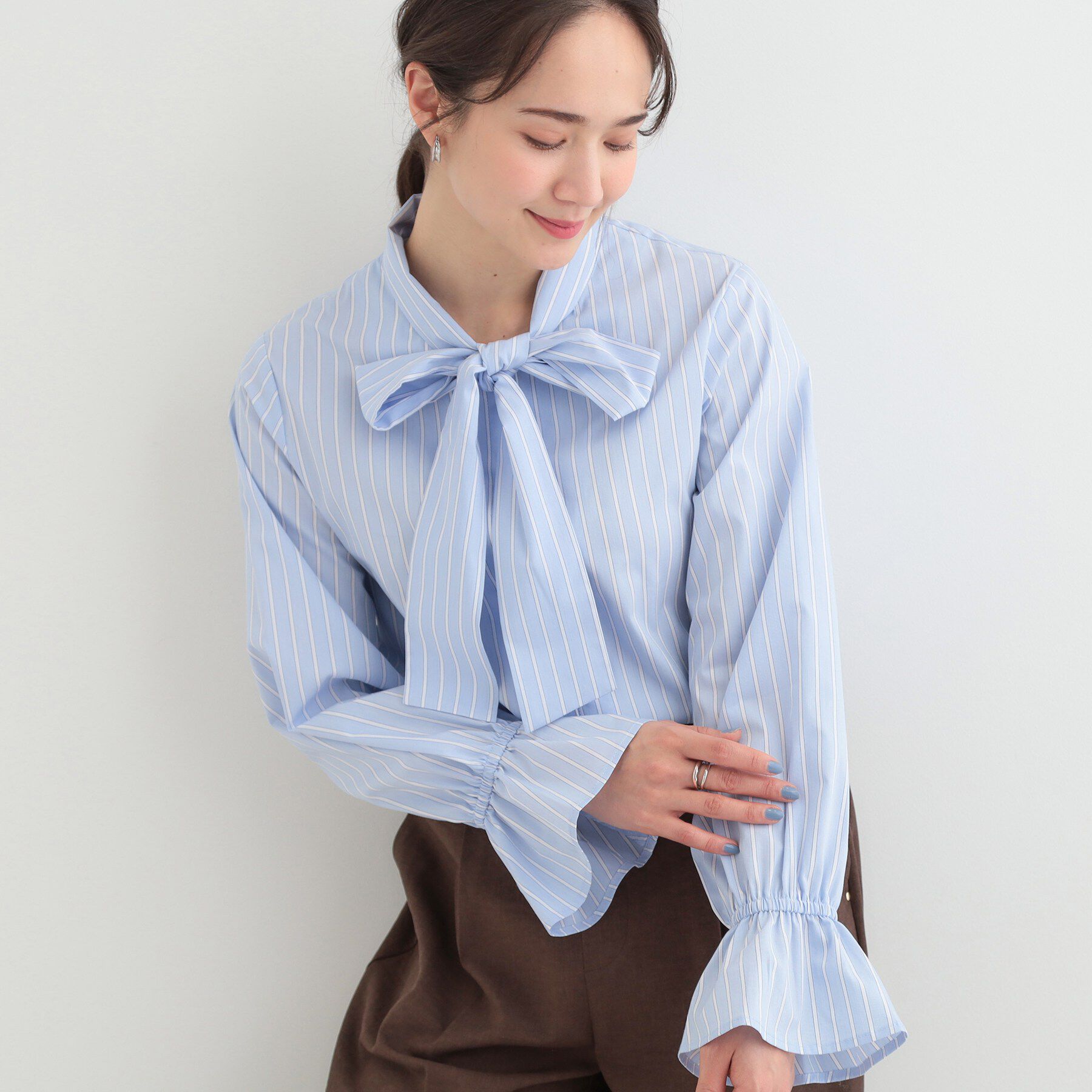 SHOO･LA･RUE「【洗濯後シワになりにくい/UV/S-LL】大人っぽく着られる キャンディースリーブ リボンブラウス」|シャツ・ブラウス|ブルー(391)