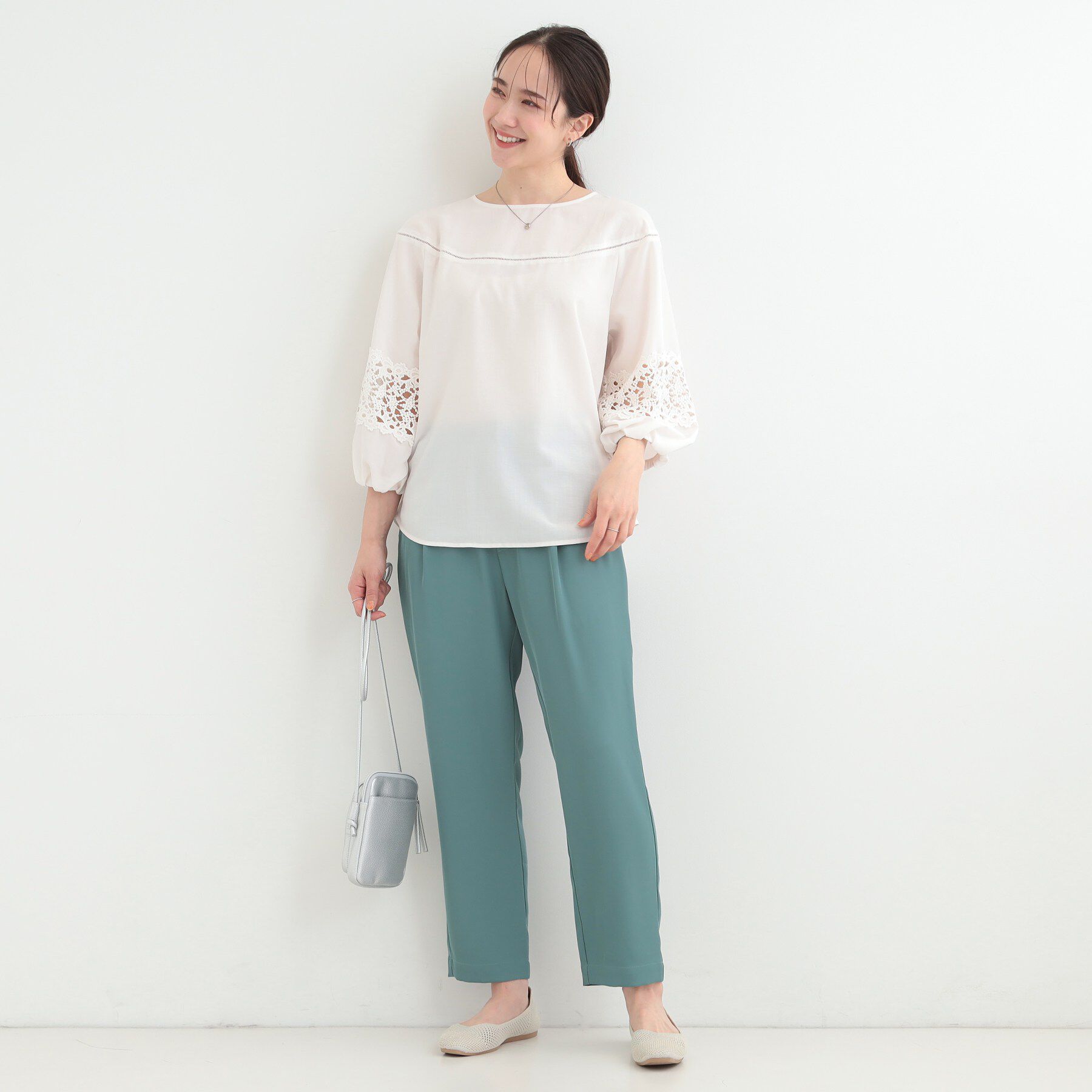 SHOO･LA･RUE「【洗濯機可/S-LL】透かし編み柄が上品な レース切り替えブラウス」|シャツ・ブラウス|