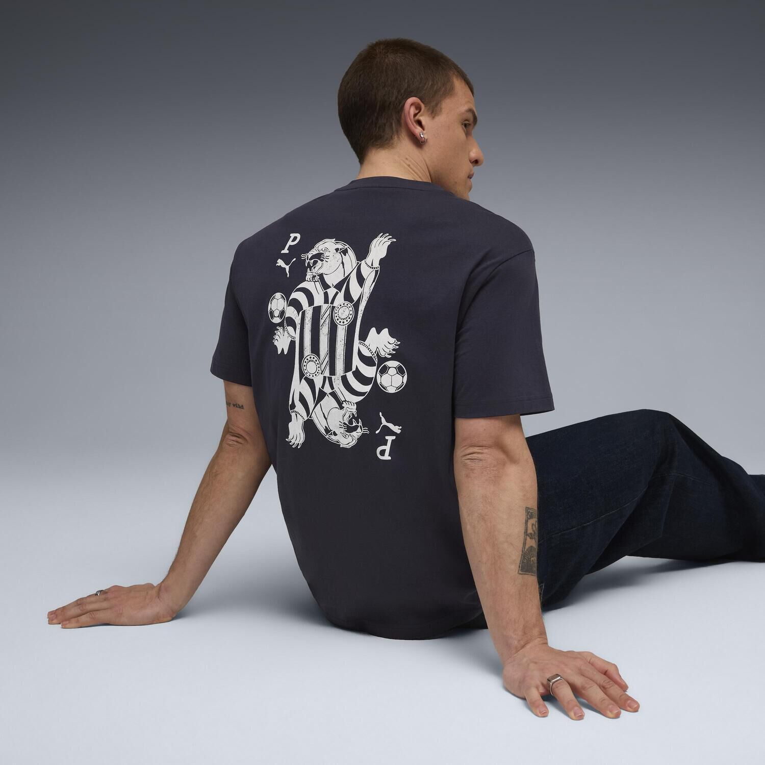 PUMA「【PUMA ｳｪｱ】M GRAPHIC CARD PLAY RELAXEDTEE」|Tシャツ・カットソー|