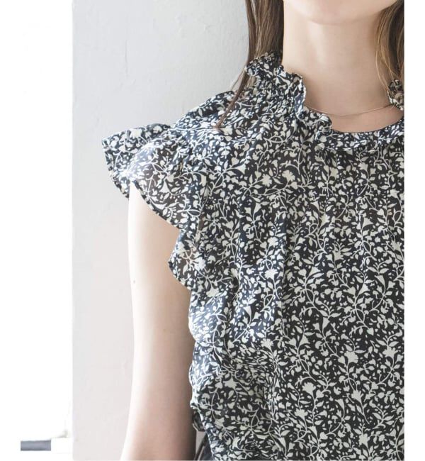 NOBLE「《WEB&一部店舗限定・追加予約》シャーリングフリルノースリブラウス」|シャツ・ブラウス|