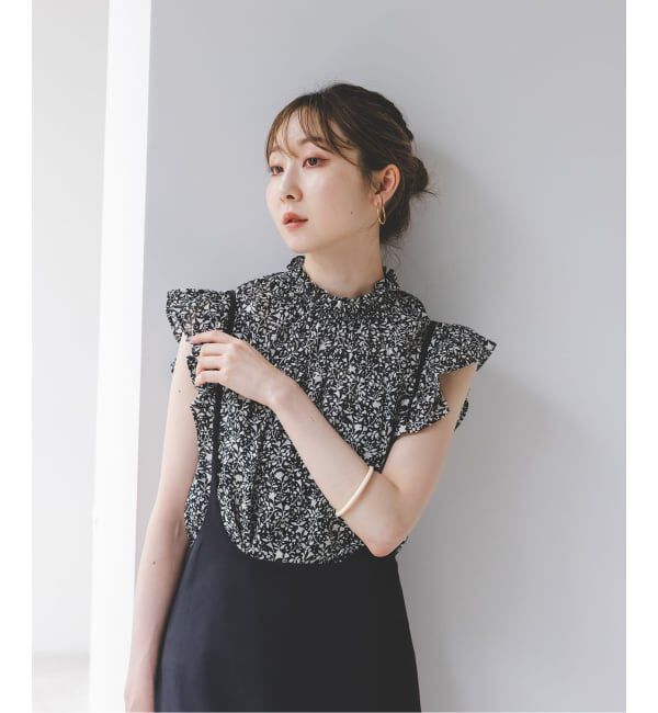 NOBLE「《WEB&一部店舗限定・追加予約》シャーリングフリルノースリブラウス」|シャツ・ブラウス|