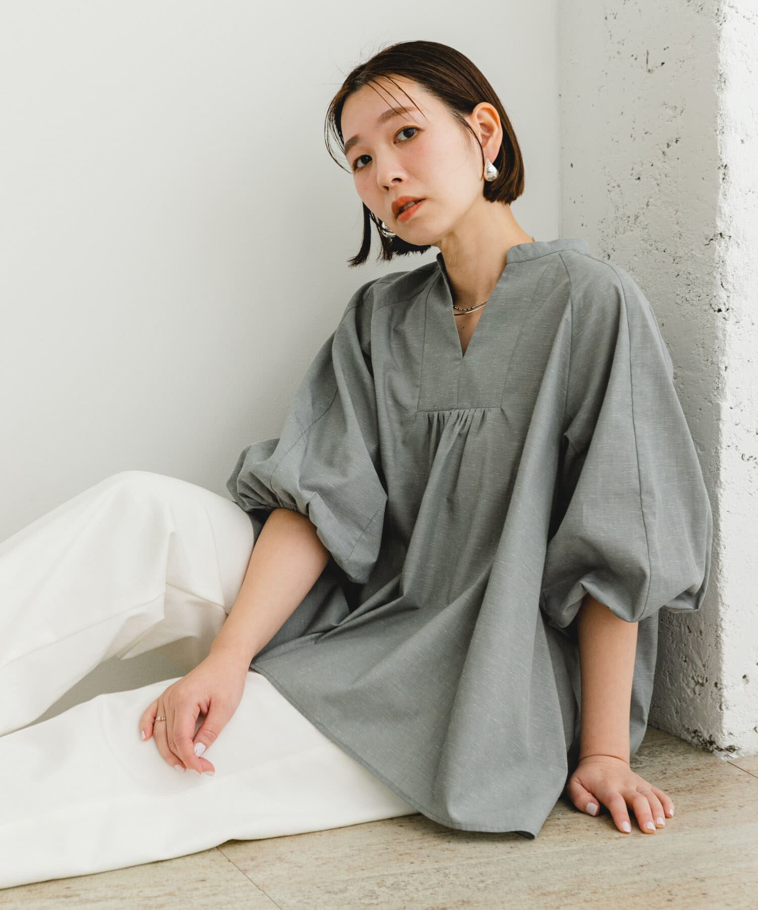 URBAN RESEARCH ROSSO「『UR TECH』F by ROSSO　イージーリネンボリュームブラウス」|シャツ・ブラウス|グレー