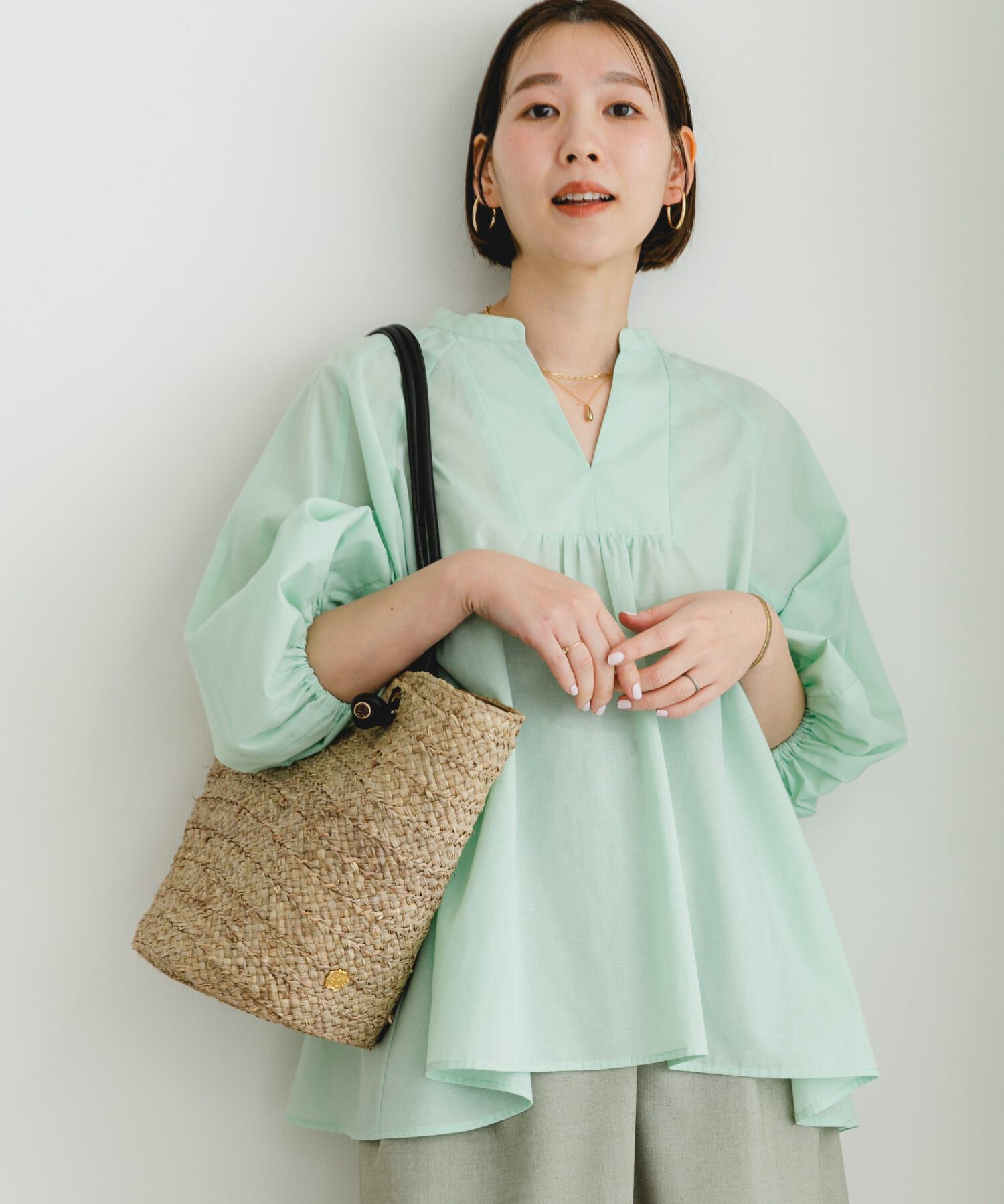 URBAN RESEARCH ROSSO「『UR TECH』F by ROSSO　イージーリネンボリュームブラウス」|シャツ・ブラウス|