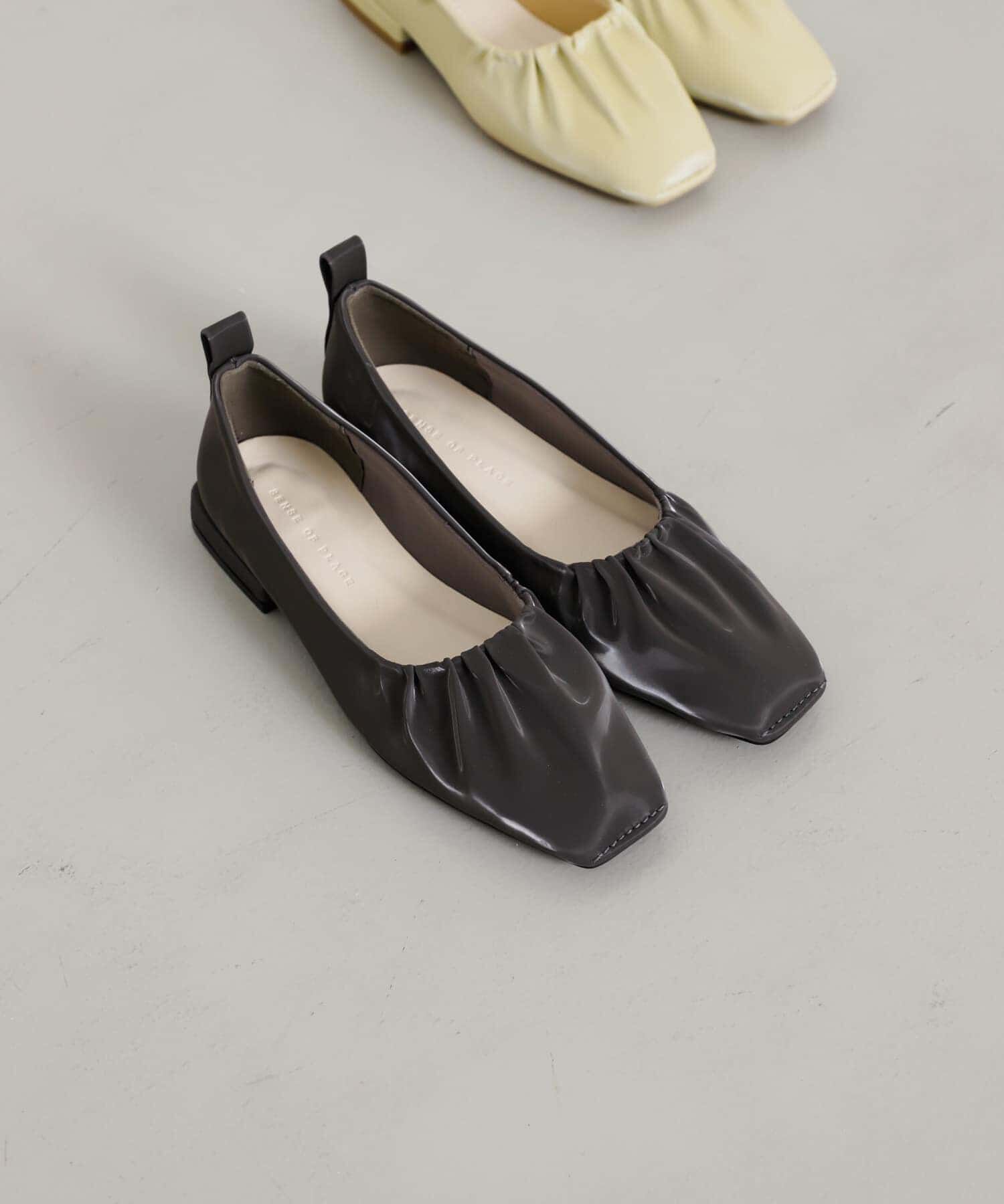 SENSE OF PLACE by URBAN RESEARCH「シャイニーギャザーフラットシューズ」|パンプス|