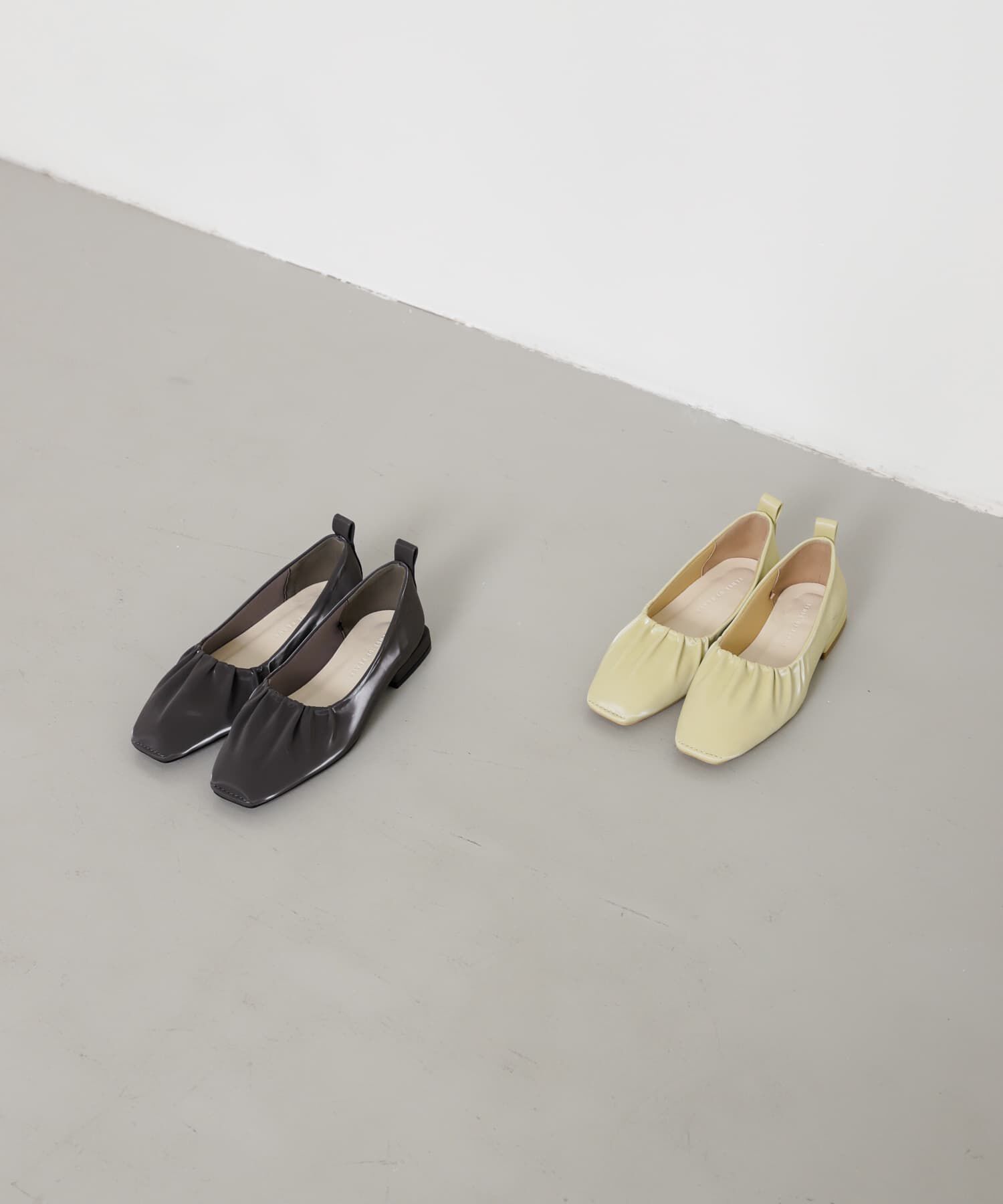 SENSE OF PLACE by URBAN RESEARCH「シャイニーギャザーフラットシューズ」|パンプス|