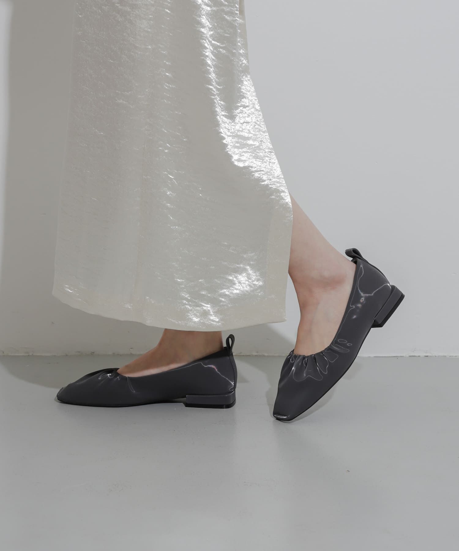 SENSE OF PLACE by URBAN RESEARCH「シャイニーギャザーフラットシューズ」|パンプス|