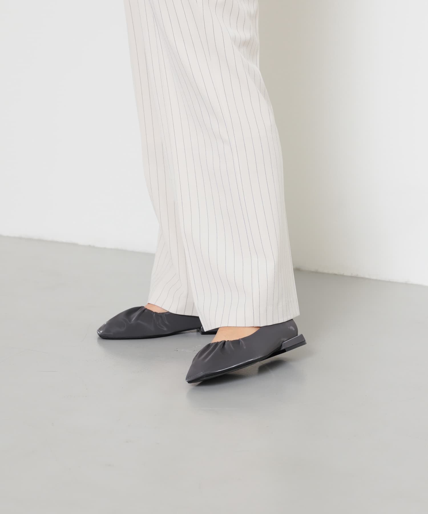 SENSE OF PLACE by URBAN RESEARCH「シャイニーギャザーフラットシューズ」|パンプス|