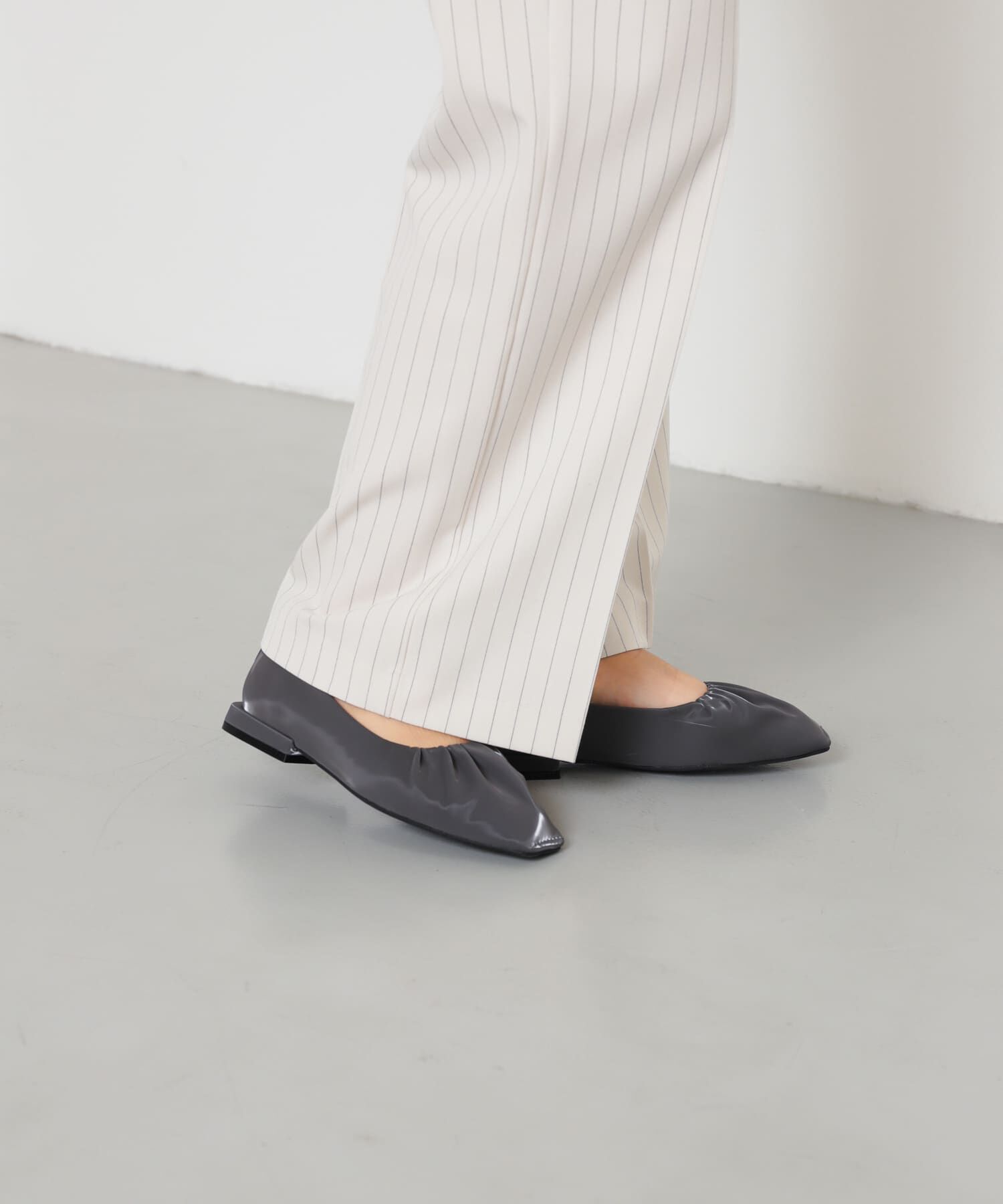 SENSE OF PLACE by URBAN RESEARCH「シャイニーギャザーフラットシューズ」|パンプス|